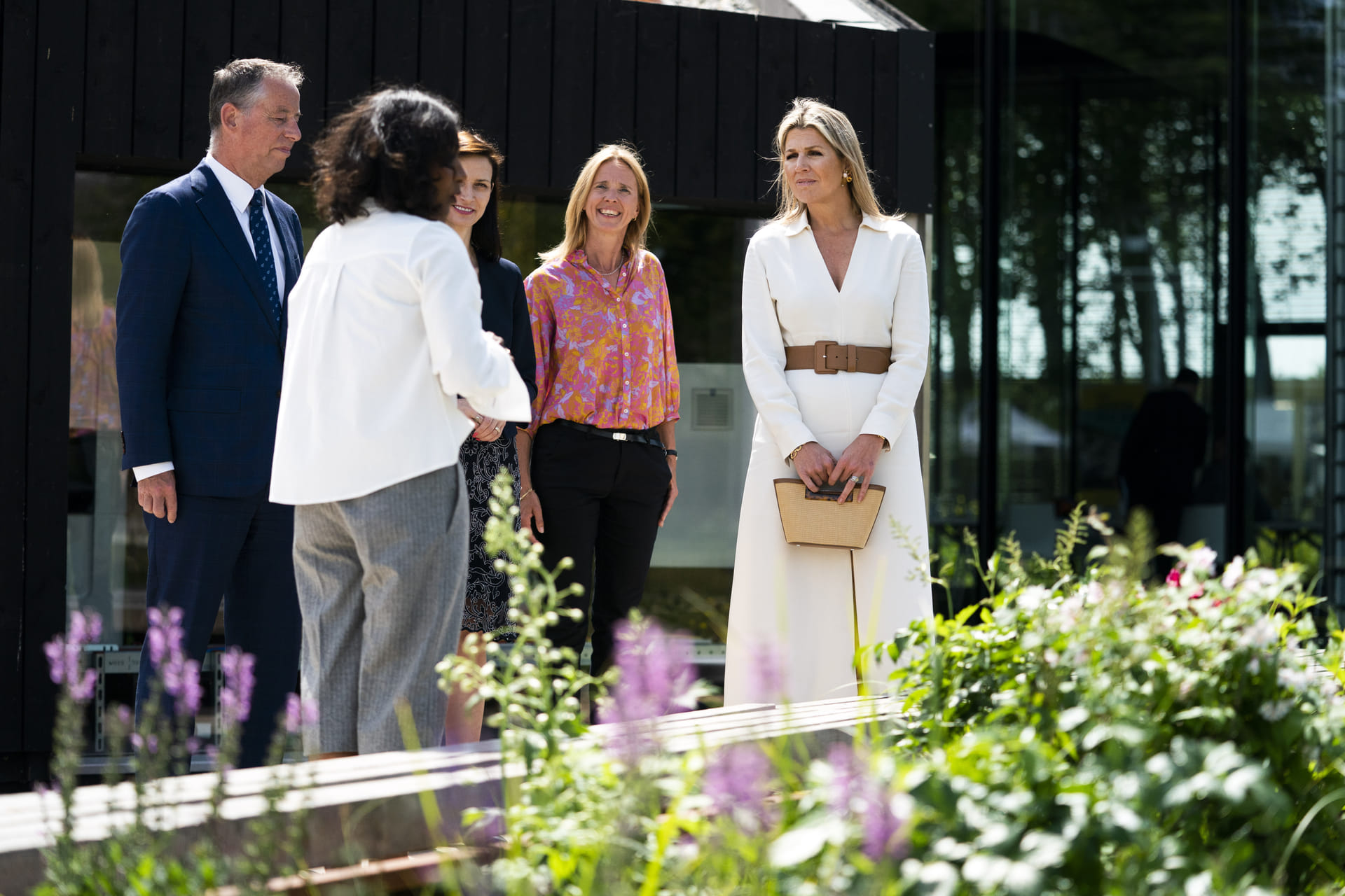 Koningin_bezoekt_The_Green_Village