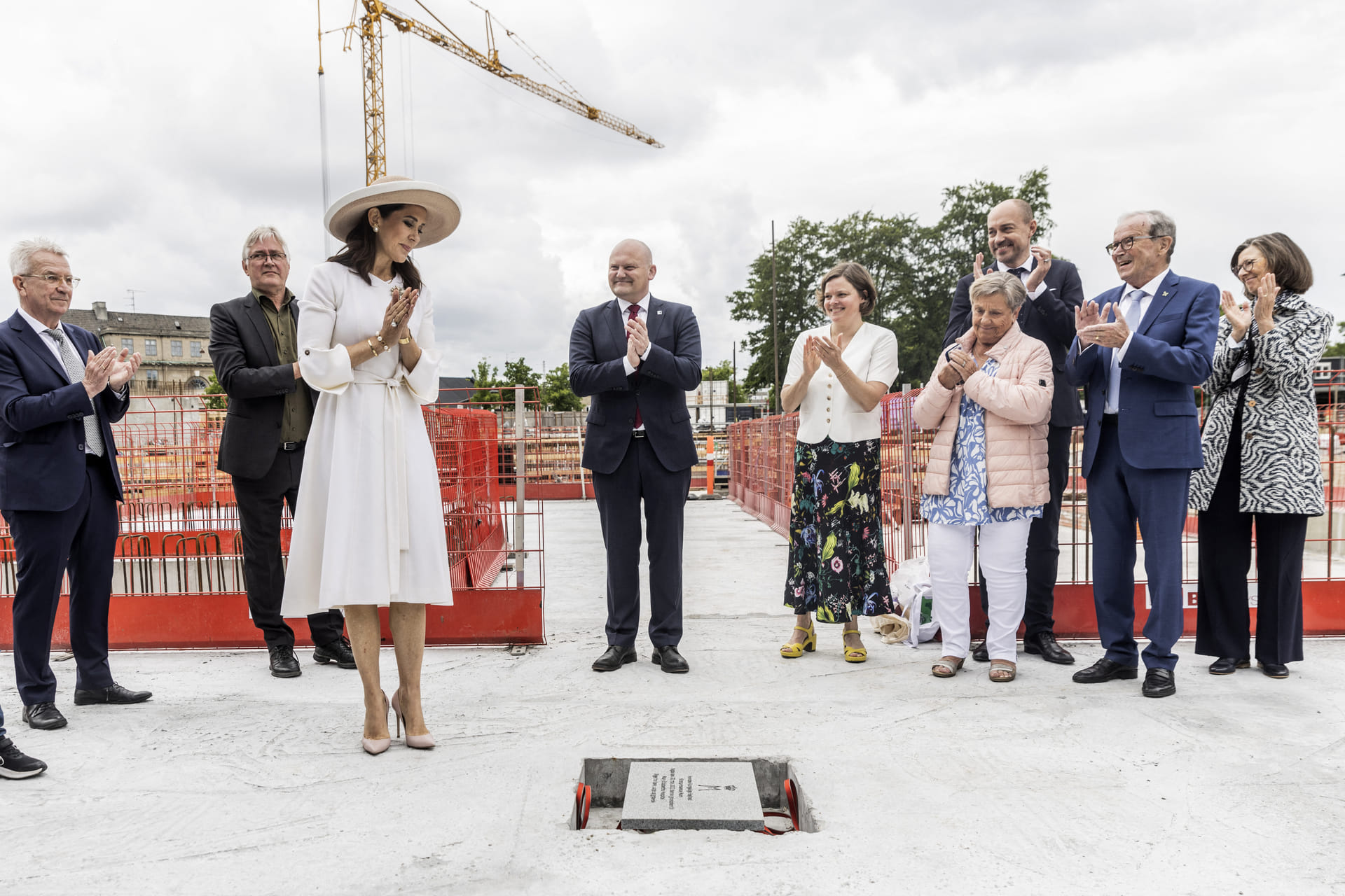 Mary leegt eerste steen