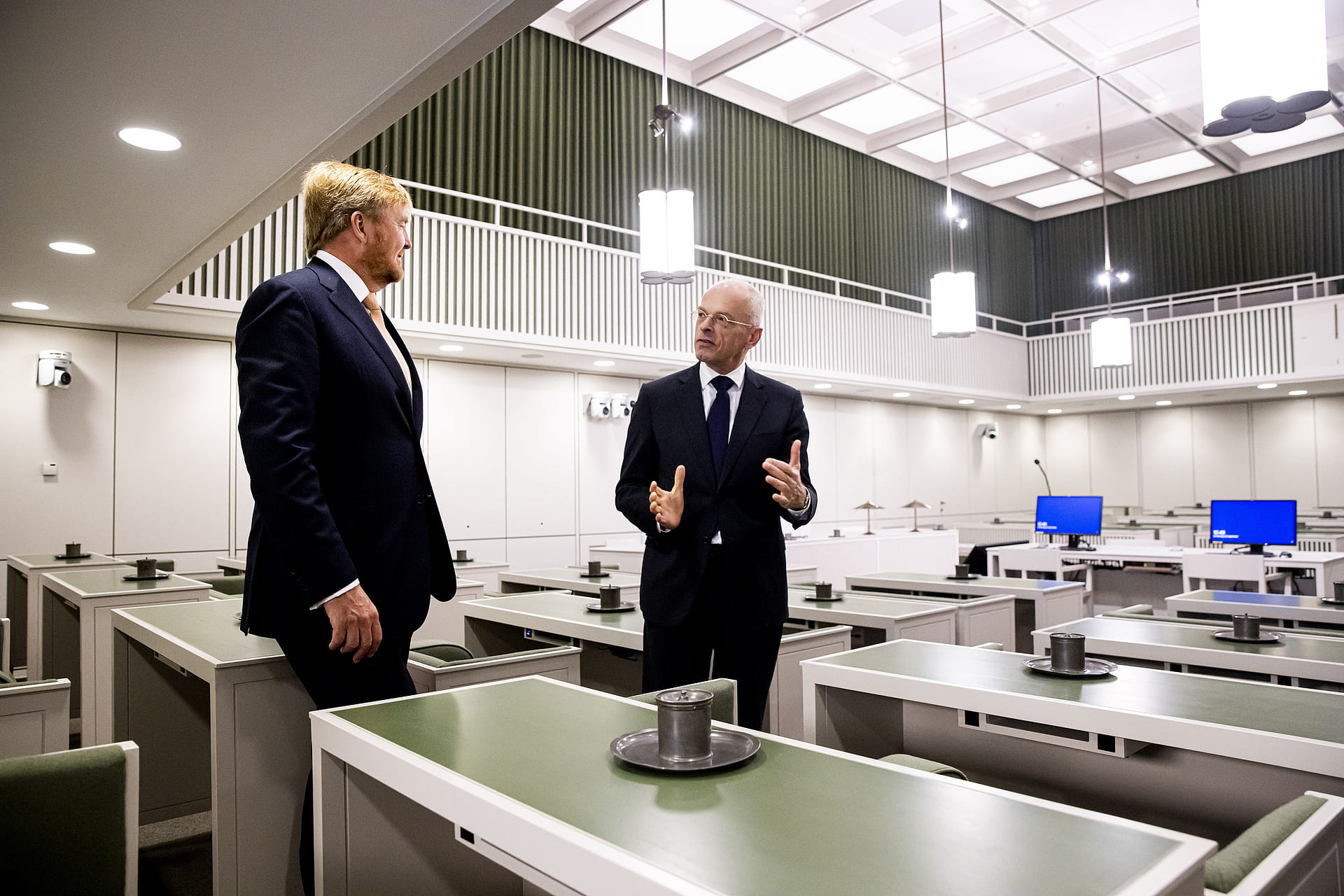 Koning_rondleiding_Eerste_Kamer.jpg
