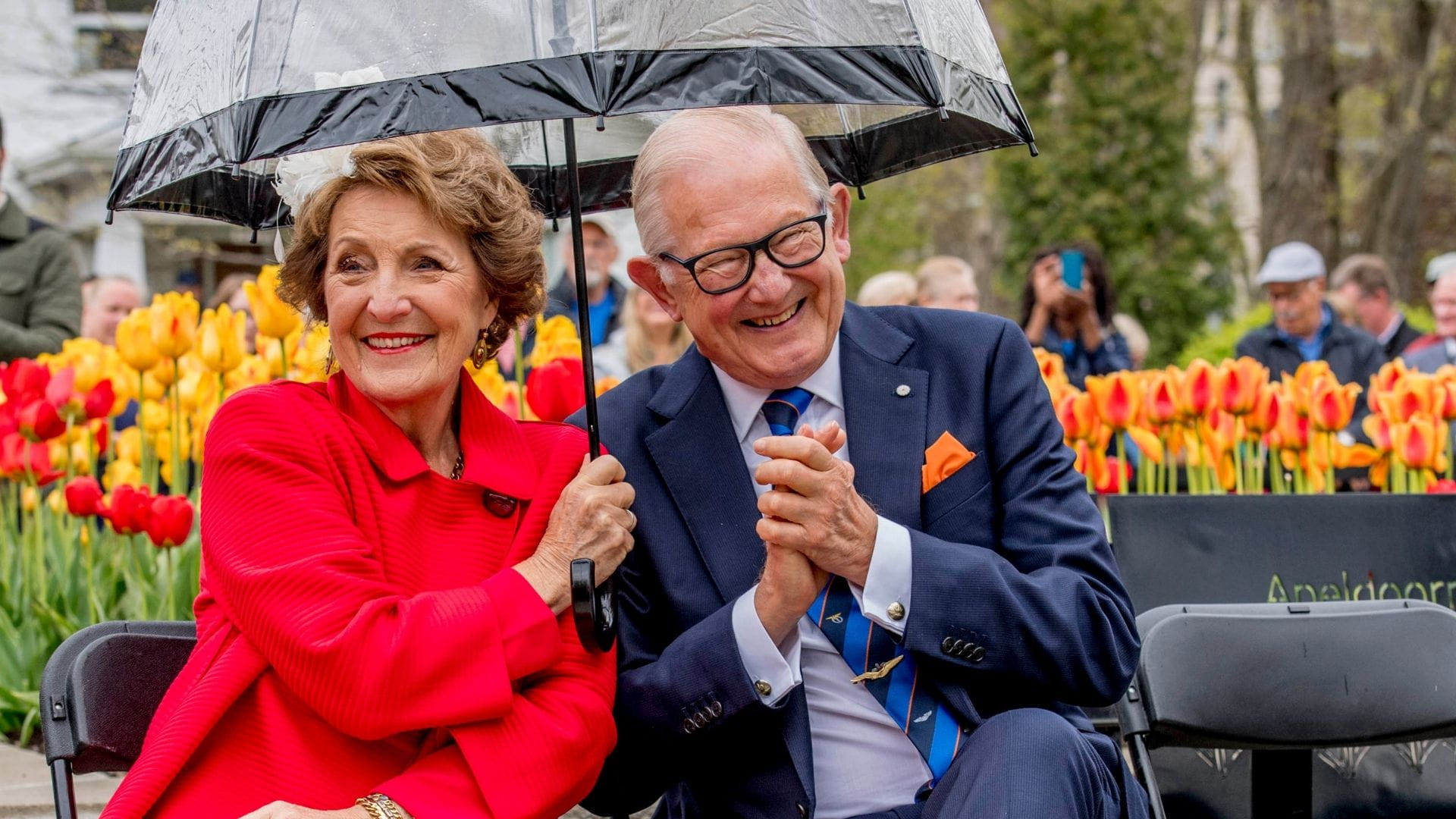 Pieter_en_Margriet_op_een_bankje_in_de_regem.jpg