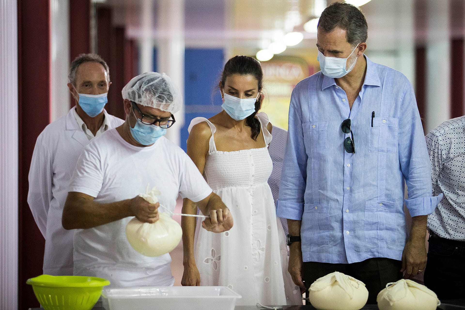 Felipe_en_Letizia_kaasfabriek.jpg