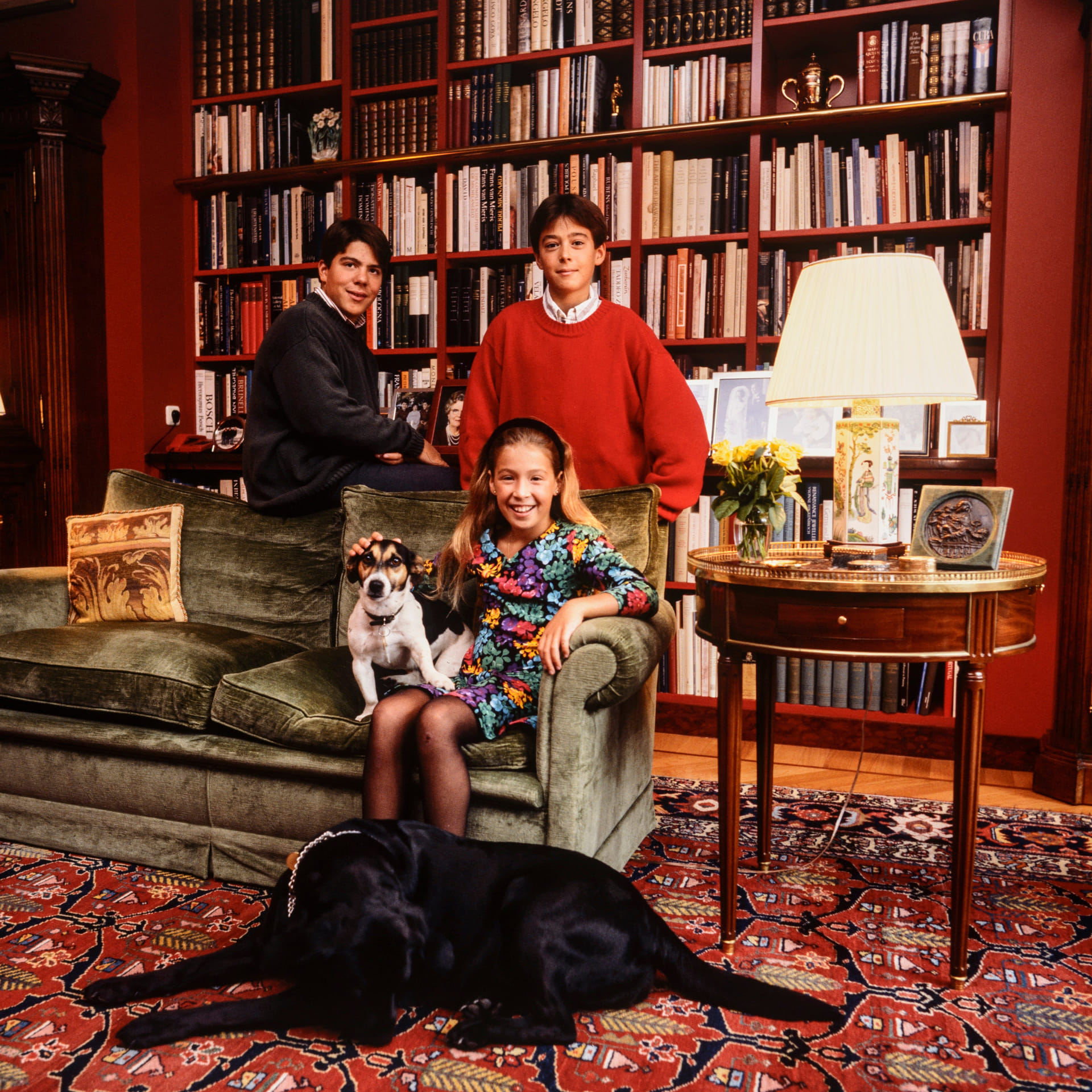 Bernardo-met-nicolas-en-juliana-in-hun-woning-in-wassenaar