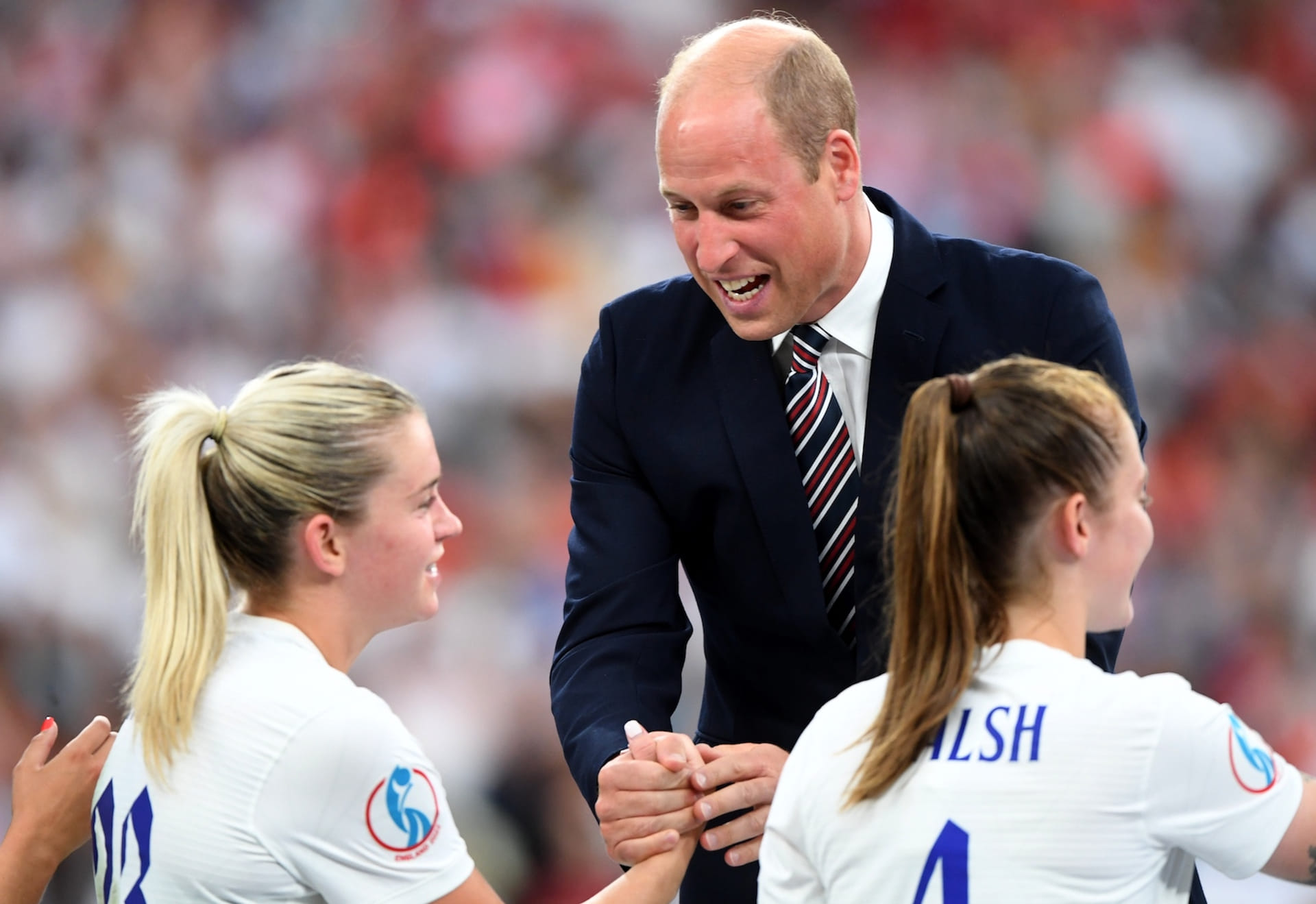 Prins-William-feliciteert-Engelse-voetbalsters