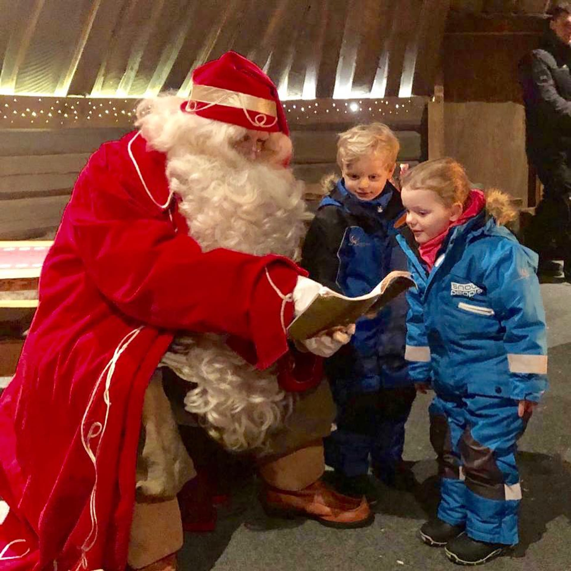 Tweeling_Monaco_Kerstman_2019.jpg