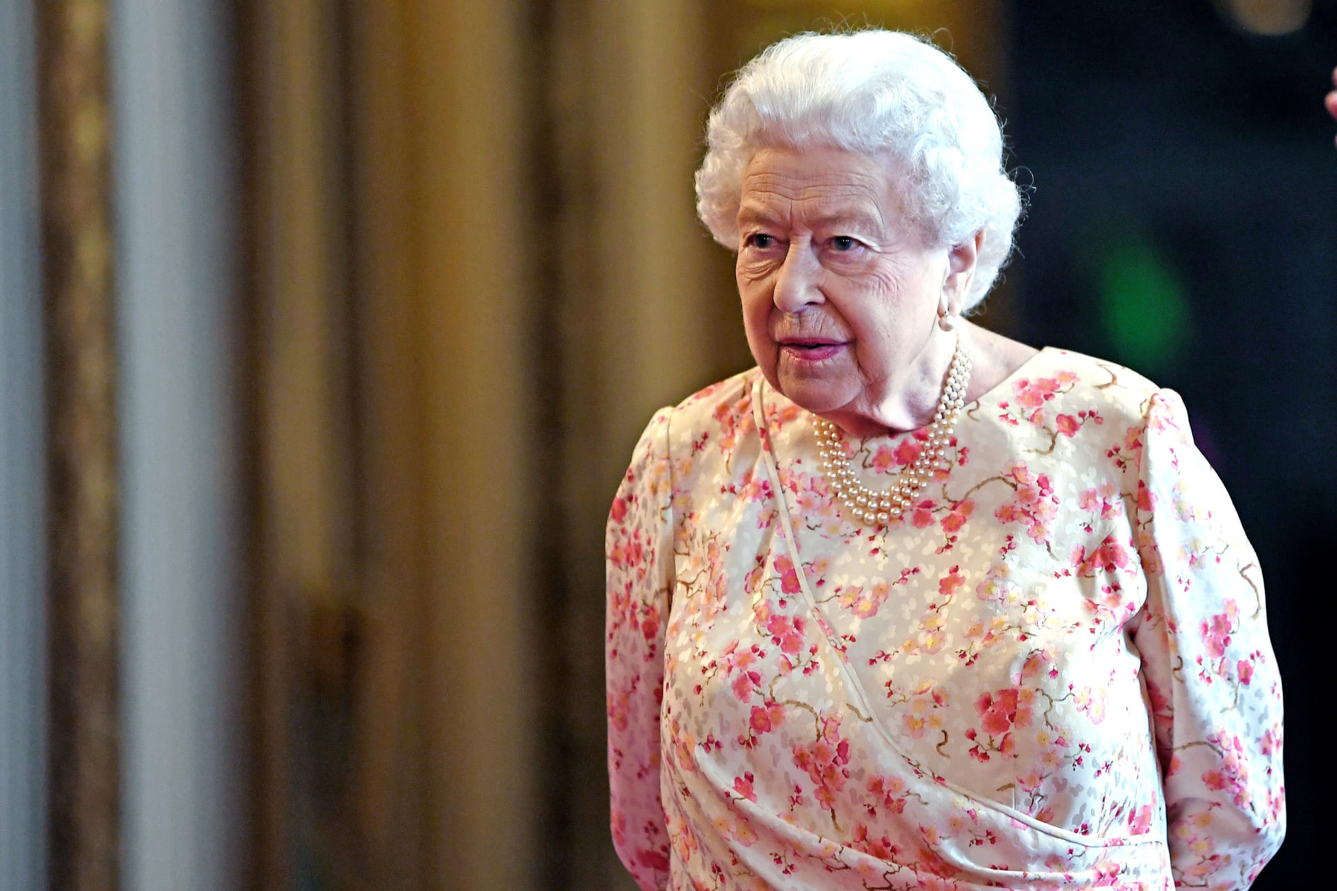 queen-buckingham-palace.jpg