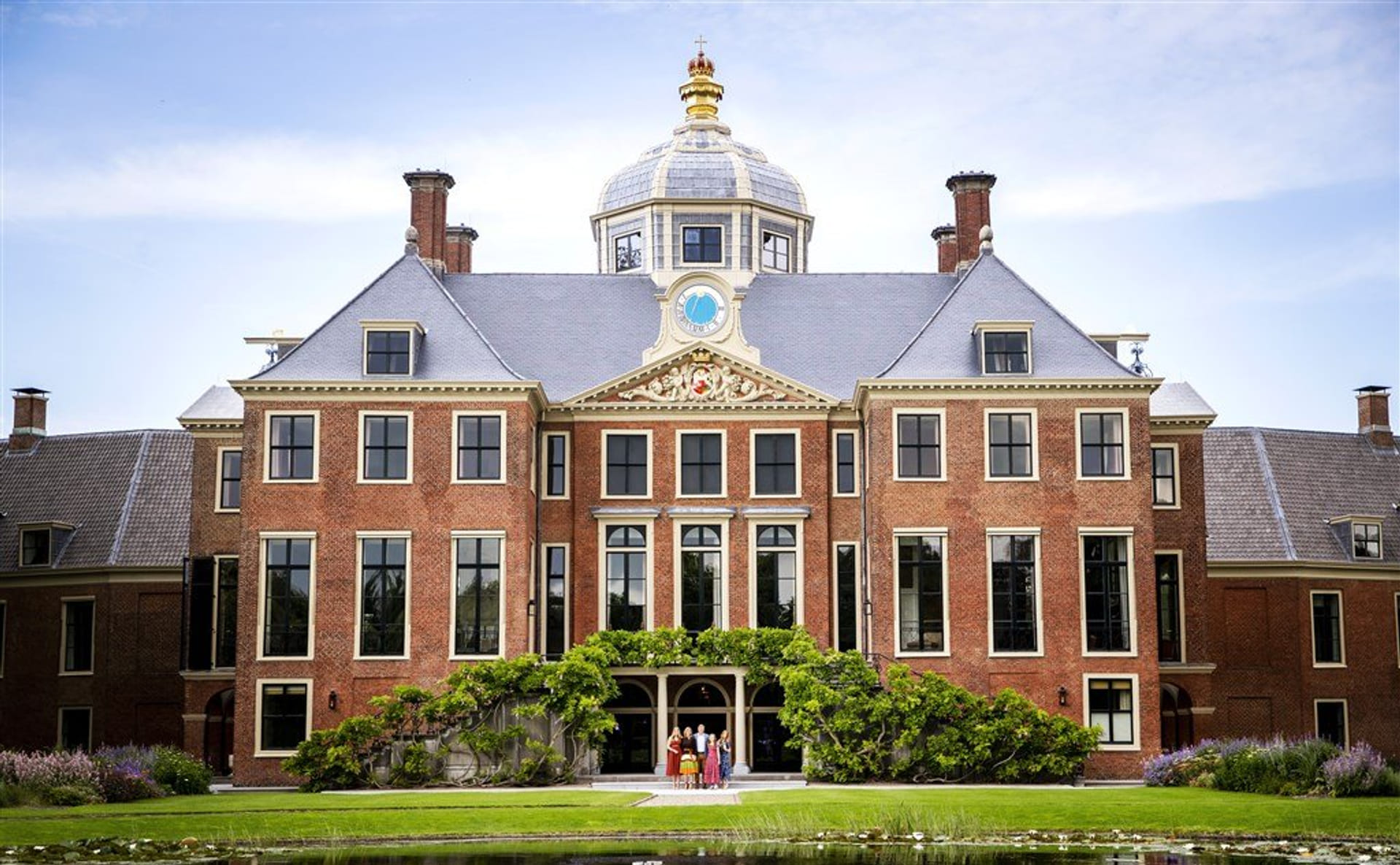 Zomerfotosessie koninklijke familie in de tuin van Paleis Huis ten Bosch 2019
