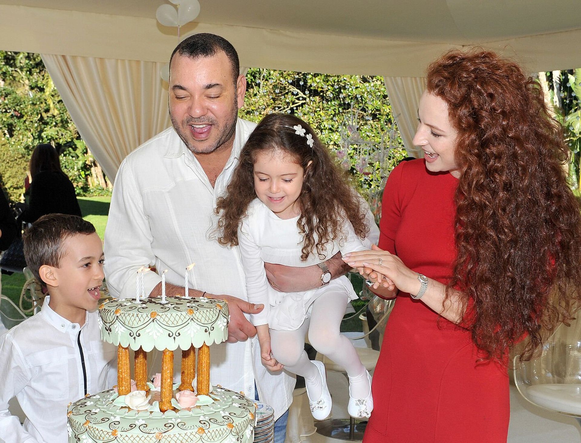 Koning Mohammed VI, prinses Lalla Salma en kroonprins Moulay Hassan vieren de vierde verjaardag van