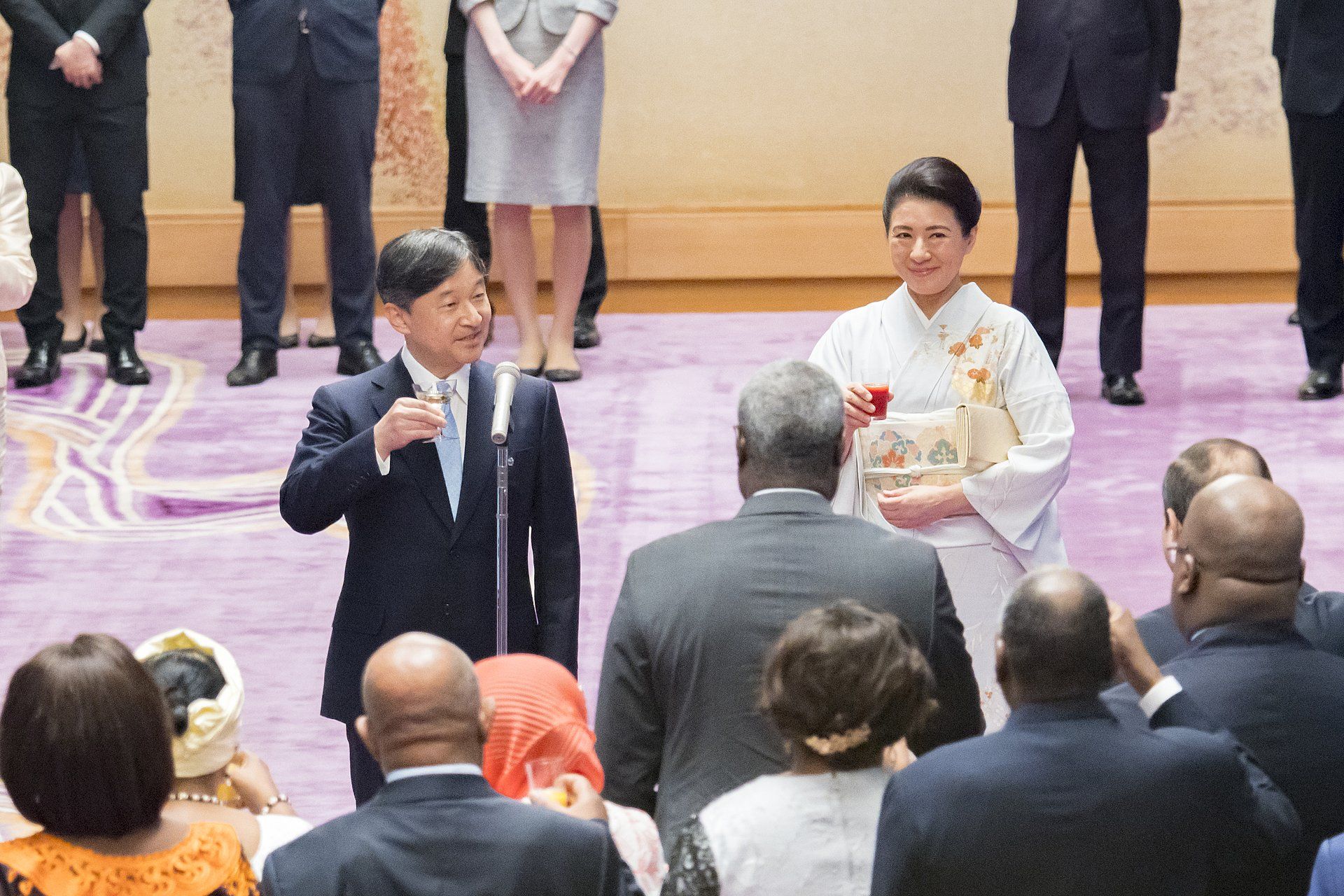 Naruhito en Masako bij een eerder theefeest voor de leiders van Afrikaanse landen.