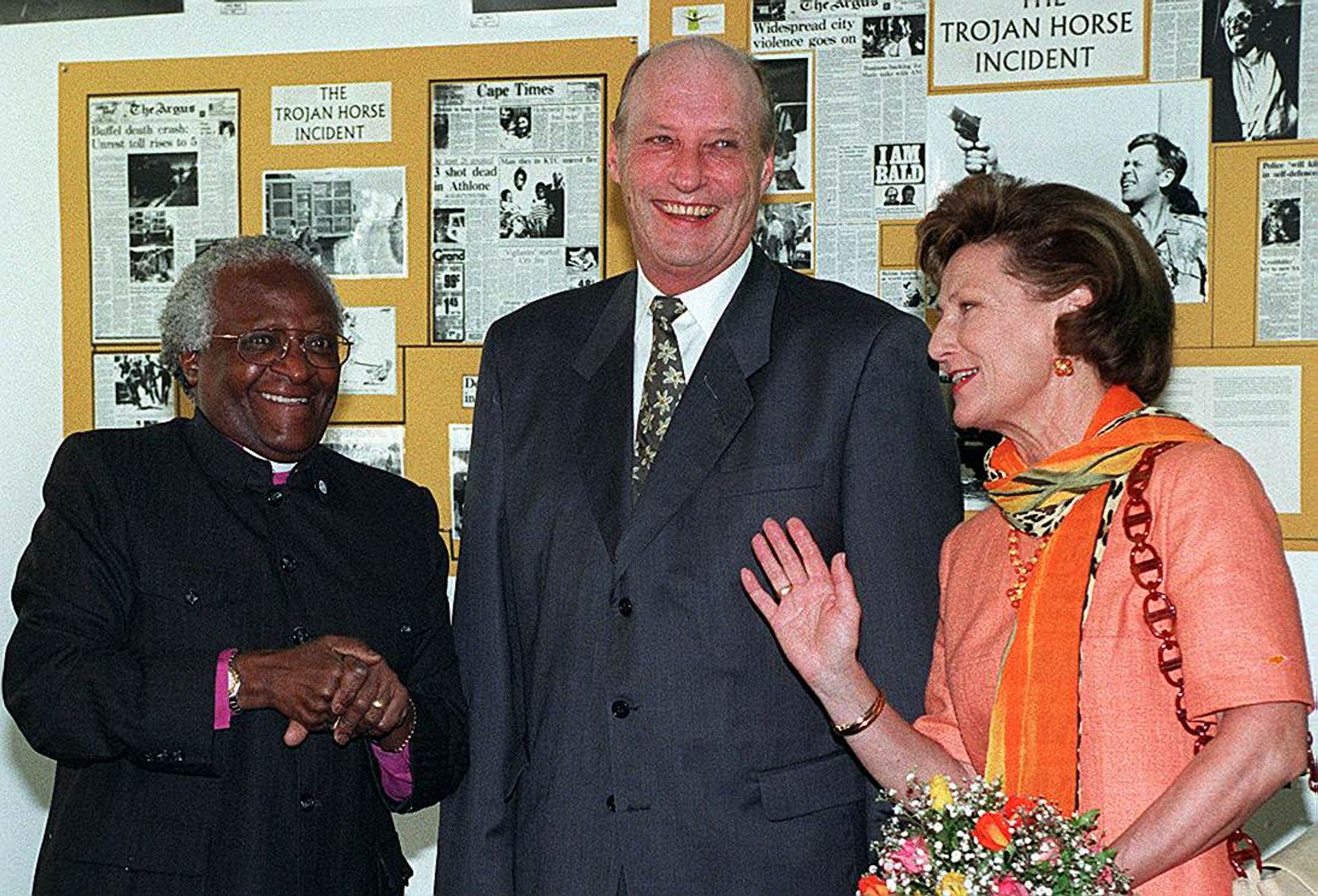 Desmond Tutu, koning Harald en koningin Sonja tijdens een ontmoeting in 1998.