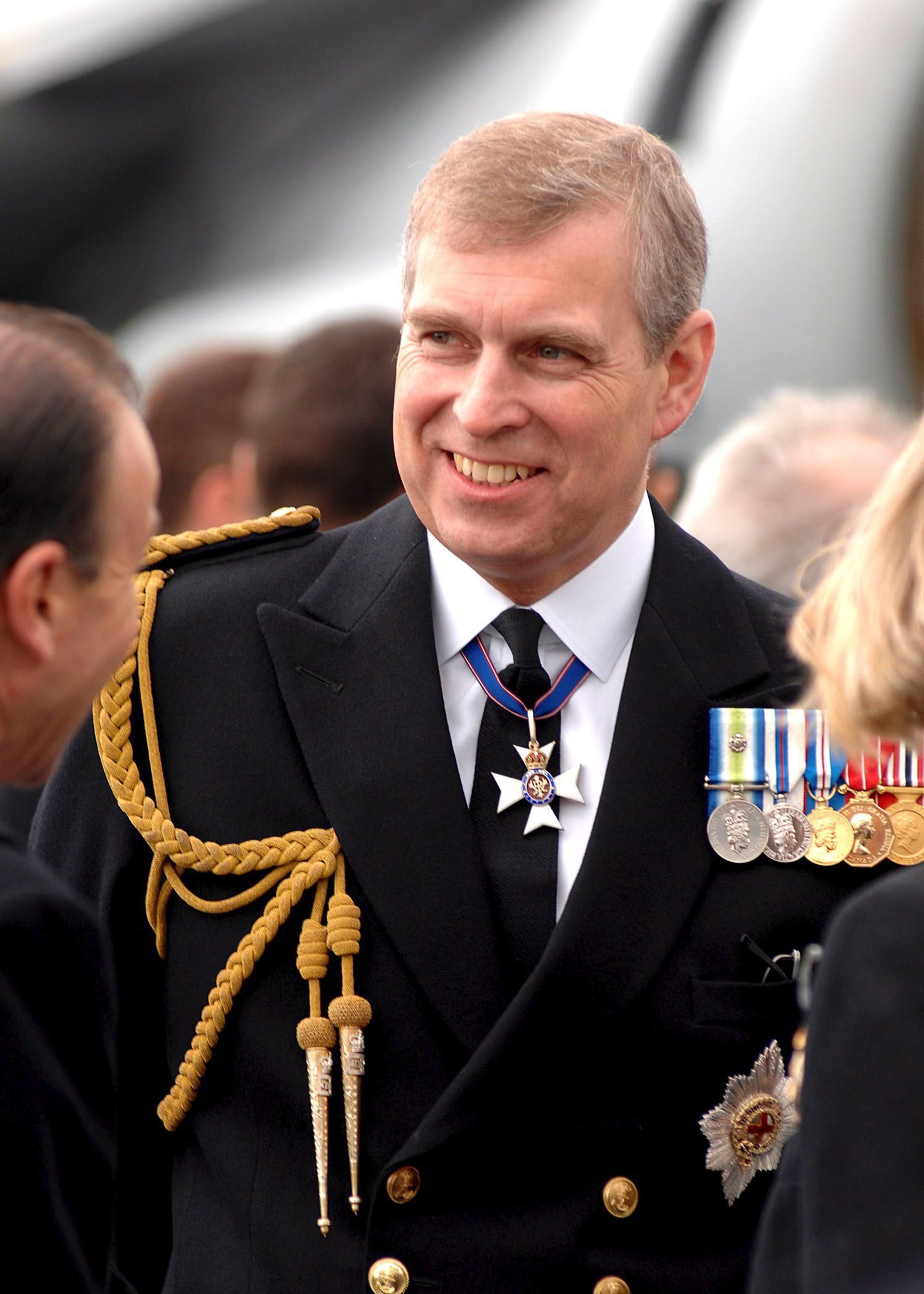 De prins in 2009 in zijn marine-uniform.