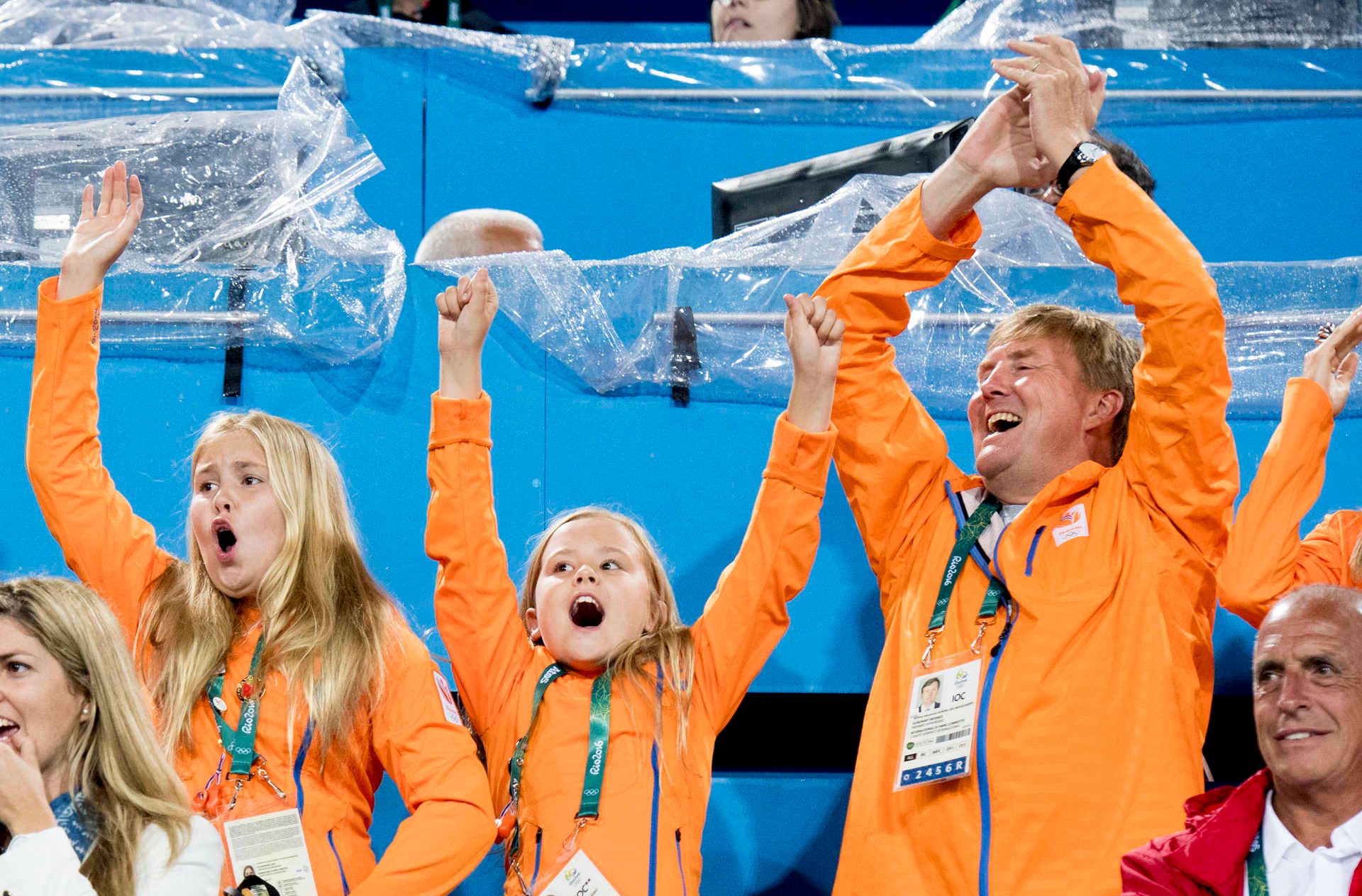 Willem-Alexander en Maxima op tribune bij hockey