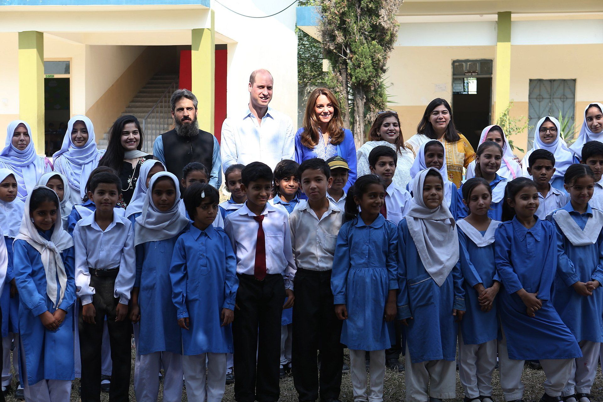 William en Catherine vorig jaar tijdens hun bezoek aan Islamabad Model College for Girls.
