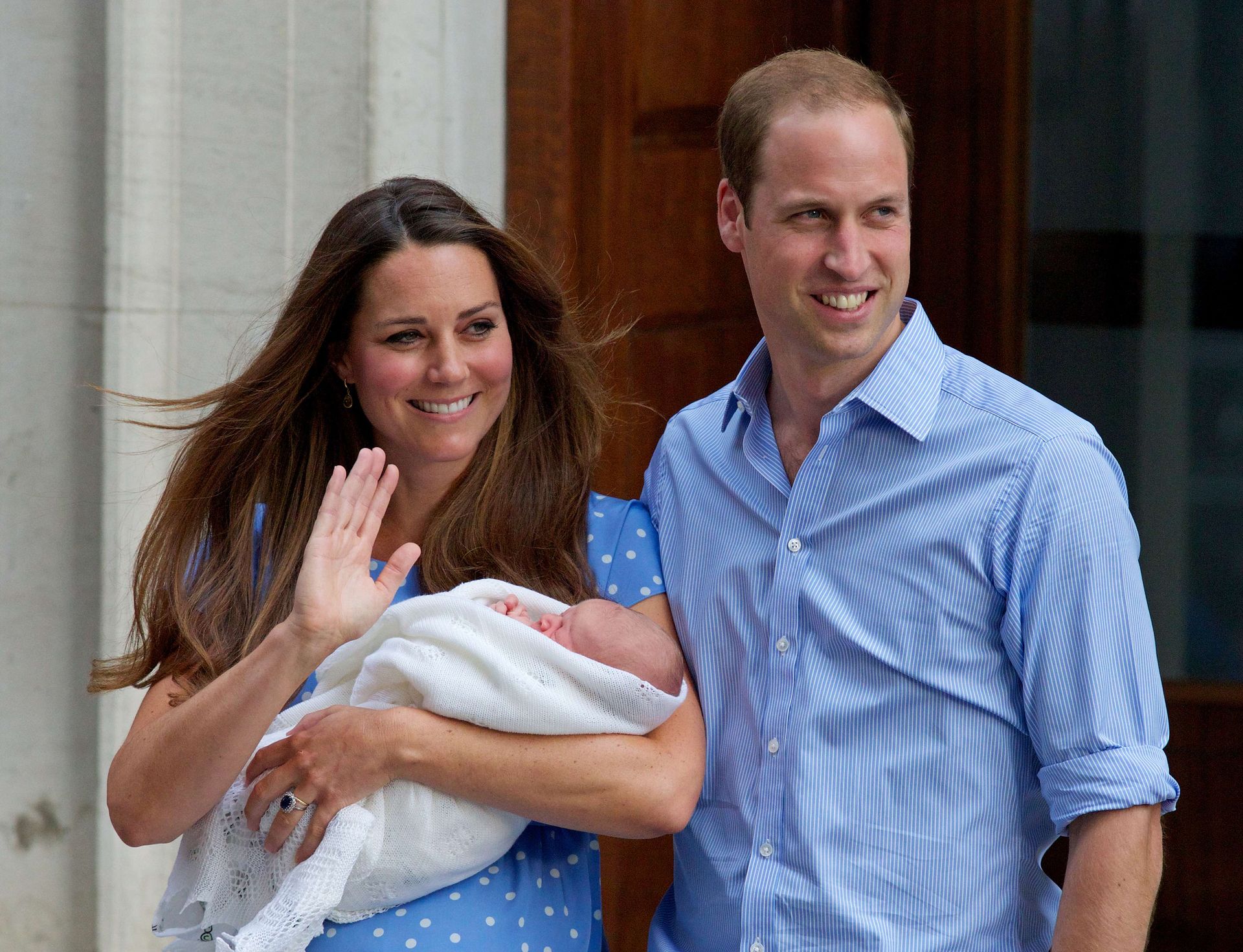 Op 22 juli 2013 bevalt Catherine van haar eerste kind, prins George. Hier verlaten zij en prins