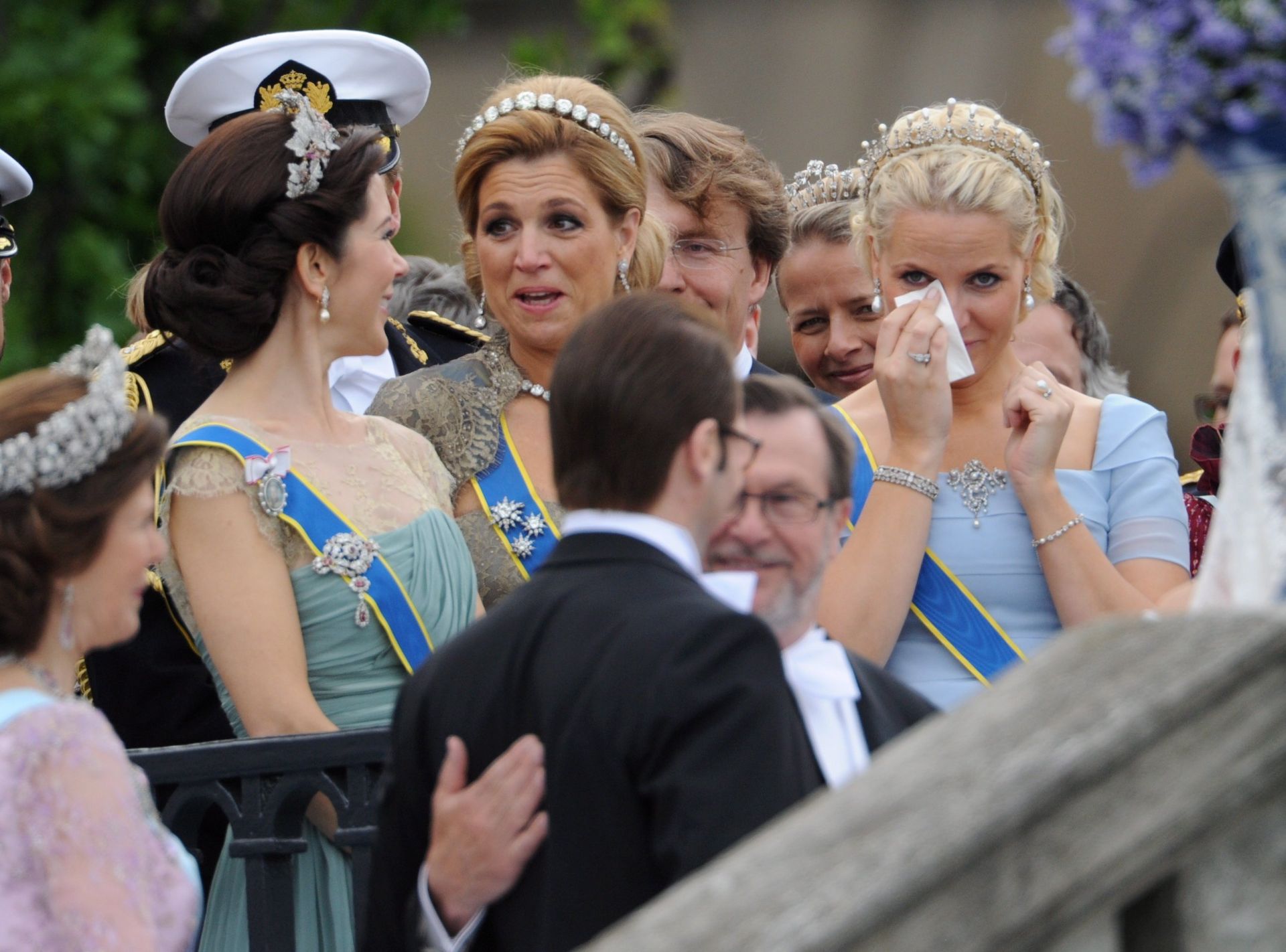 2010: Het liefdesgeluk van kroonprinses Victoria en haar Daniel werd Máxima en Mette-Marit een