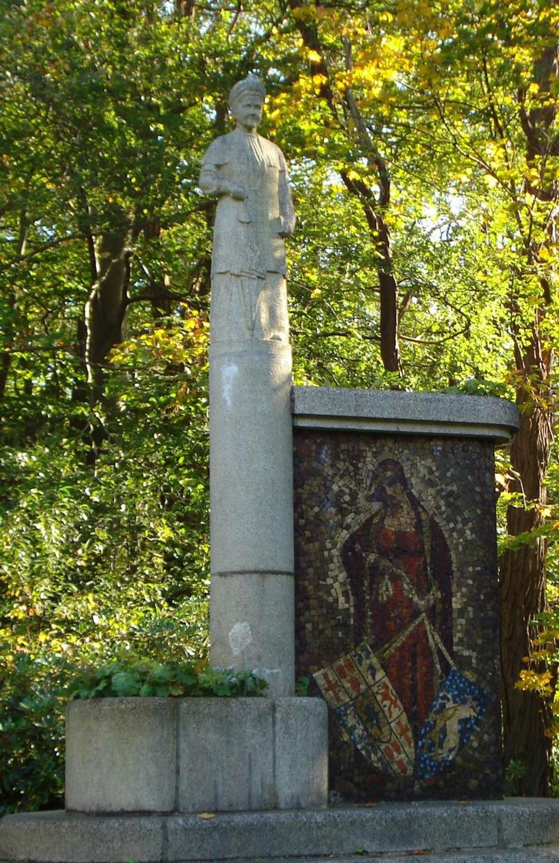 Het monument van koningin Emma in Baarn.