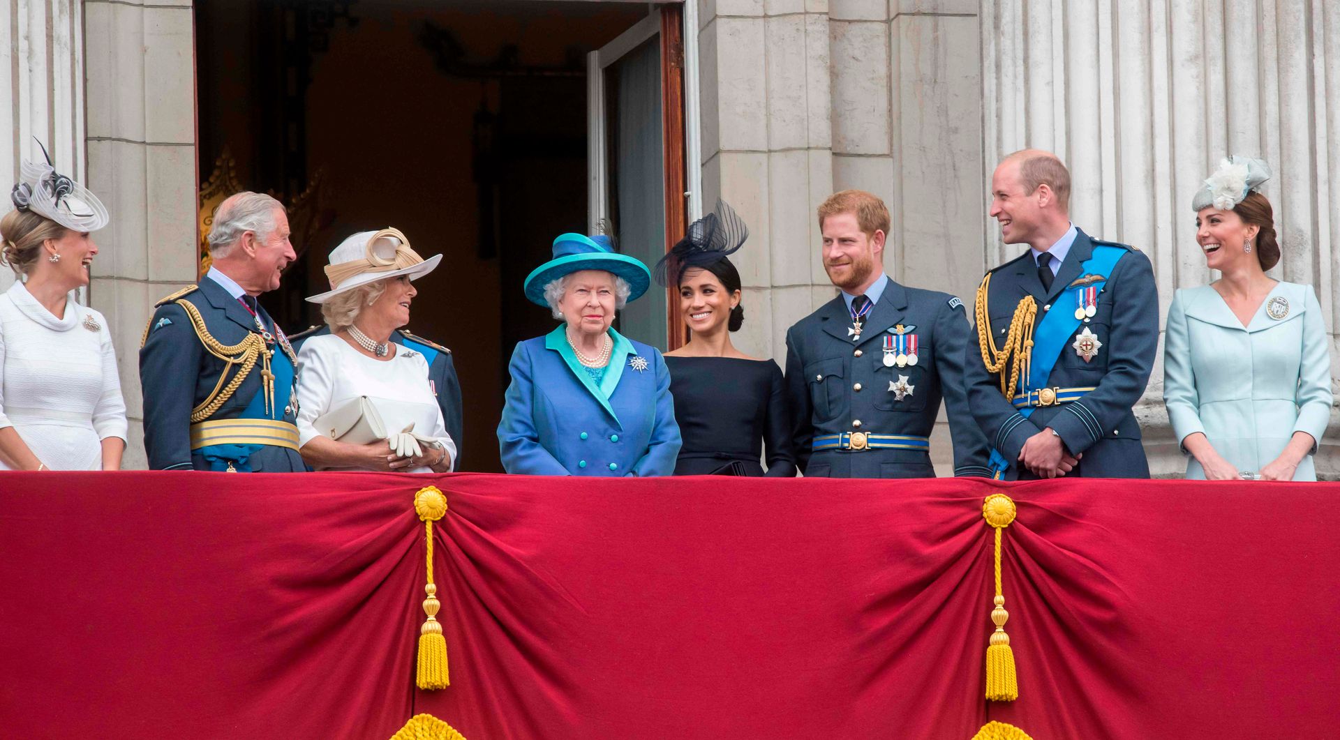 (vooralsnog) lachende gezichten op het balkon van Buckingham Palace in juli 2018.