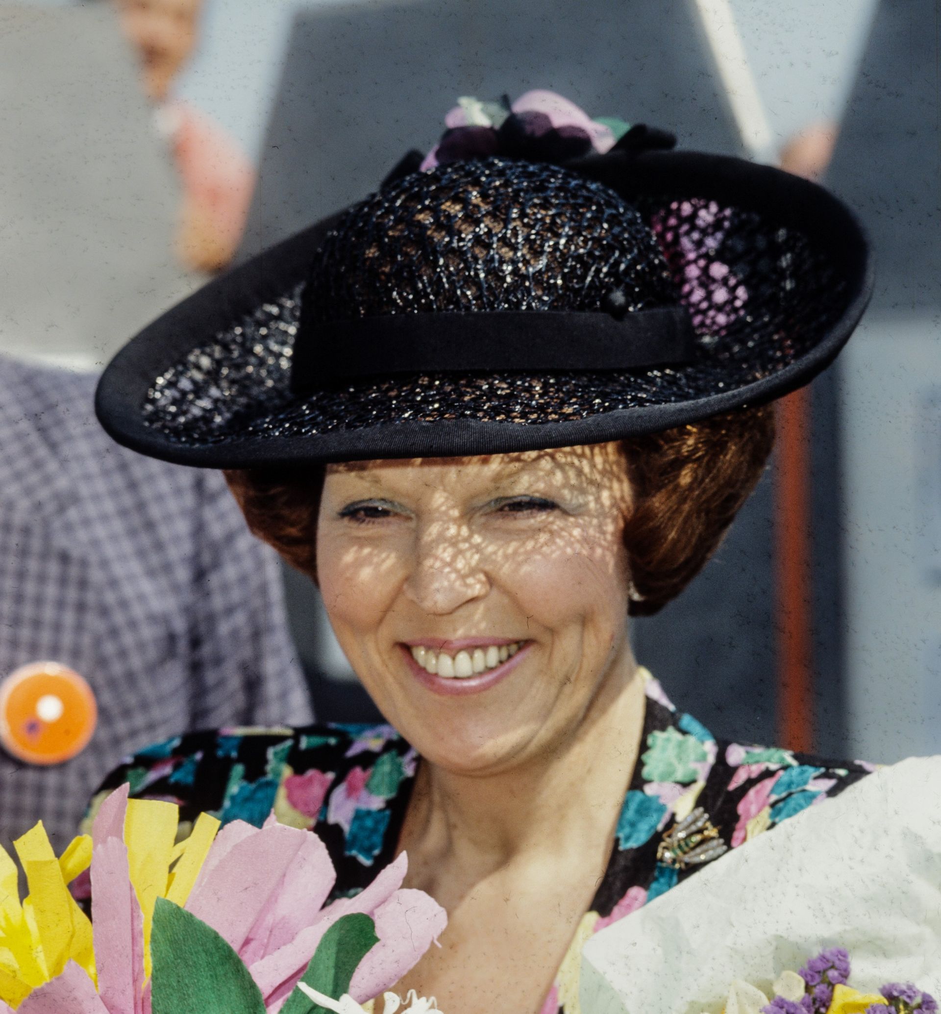Koninginnedag 1988 in Genemuiden en Kampen. Ook bracht de koningin een verassingsbezoek aan