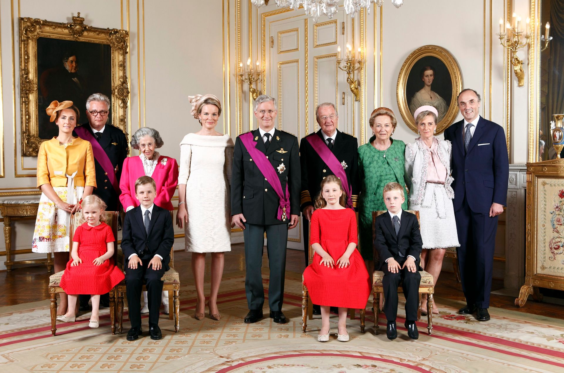 De Belgische koninklijke familie na de inhuldiging van koning Filip in 2013. Op deze dag schoof