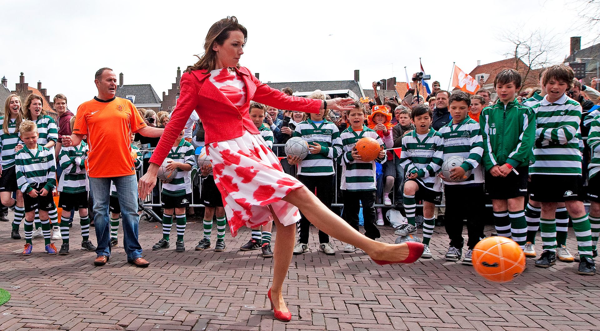 Prinses Aimée laat zich van haar sportieve kant zien op Koninginnedag 2010 in Middelburg.