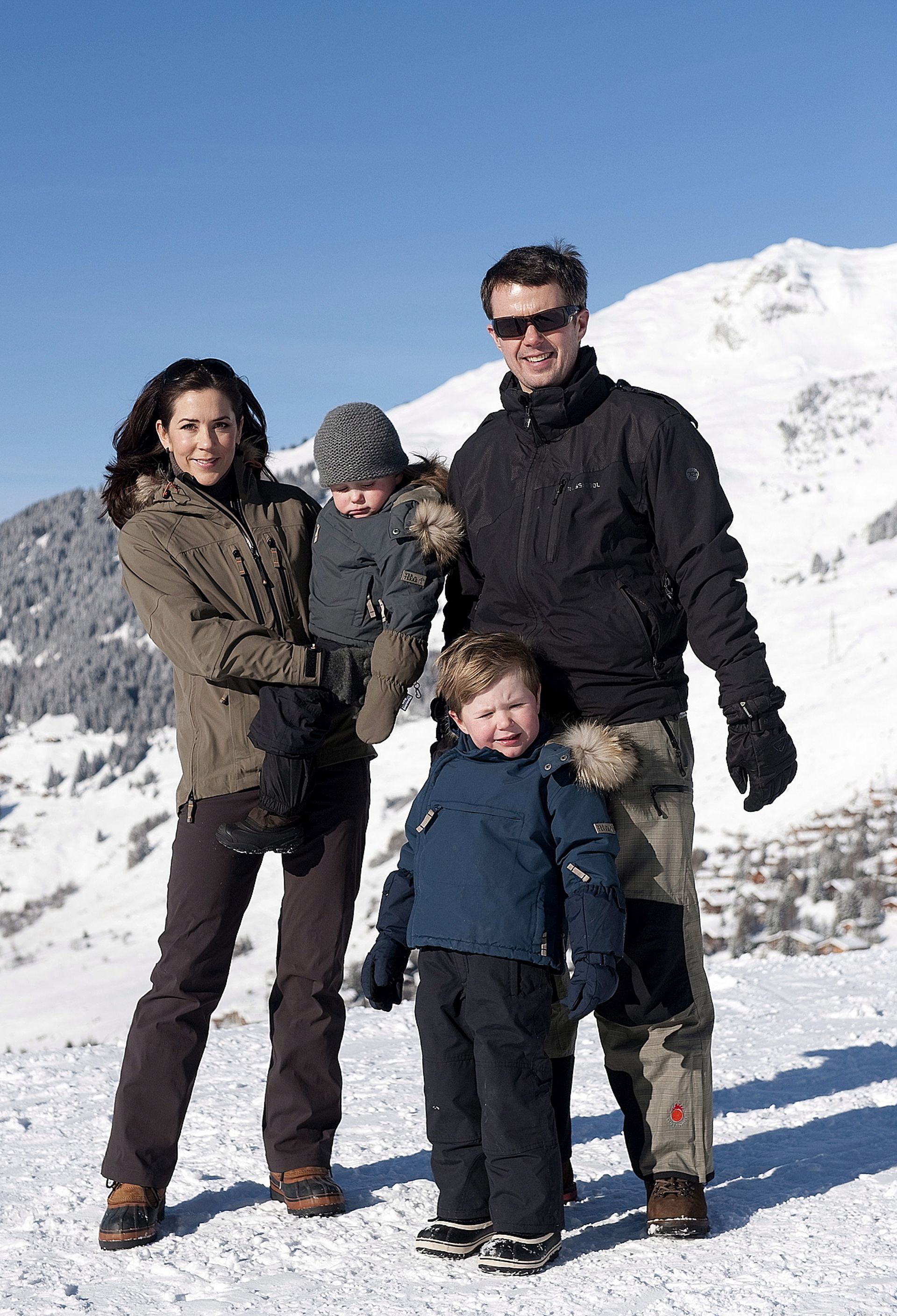 Februari 2010, Prins Christian met zijn ouders en zusje op ski-vakantie in Zwitserland.