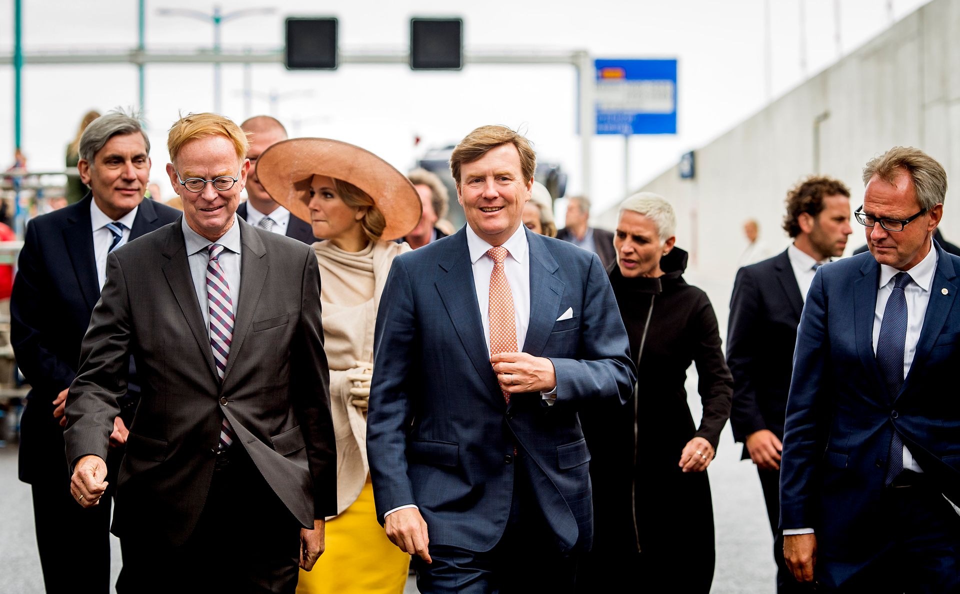 Willem-Alexander en Máxima openen de Sluiskiltunnel tijdens hun streekbezoek aan Zeeuws-Vlaanderen