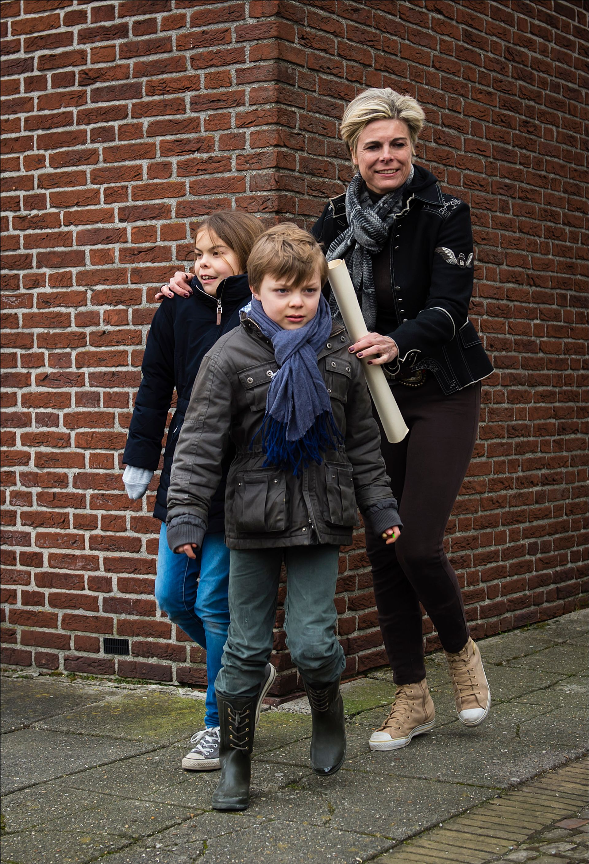 Prinses Laurentien vertrekt met dochter Eloise en zoon Claus-Casimir bij Museum De Gevangenpoort in
