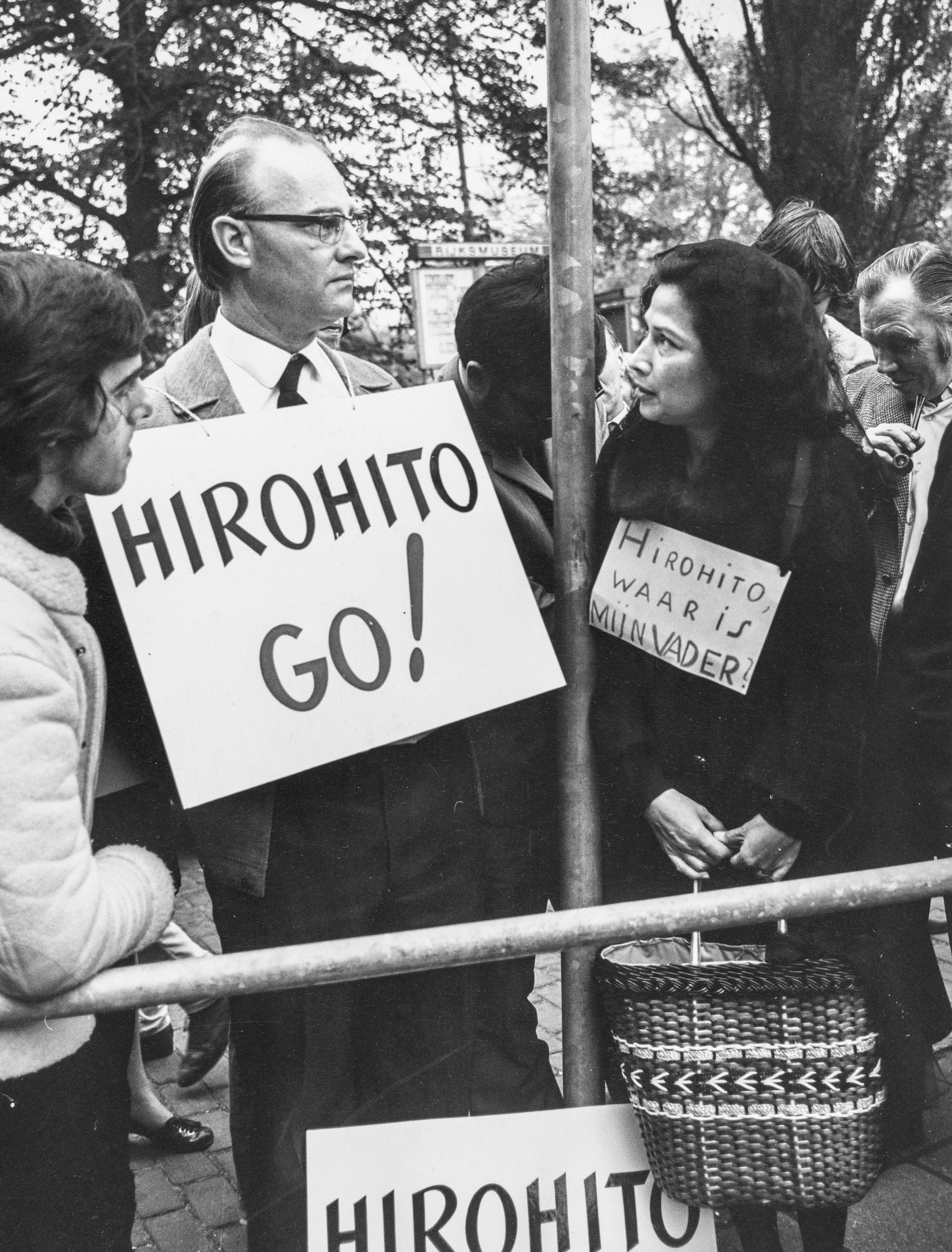 Protesten_Hirohito_1971.jpg