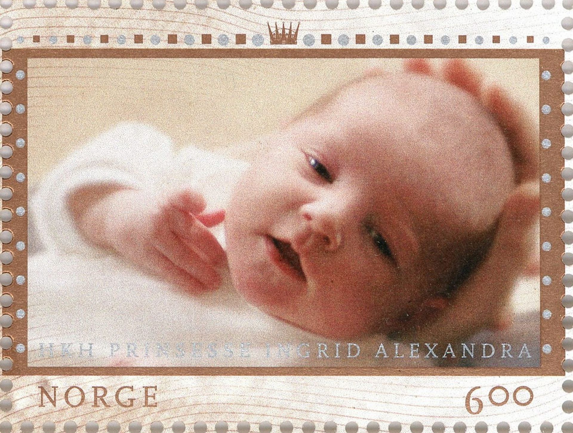 Ter ere van de doop van de jonge prinses wordt in Noorwegen een officiële postzegel uitgegeven.