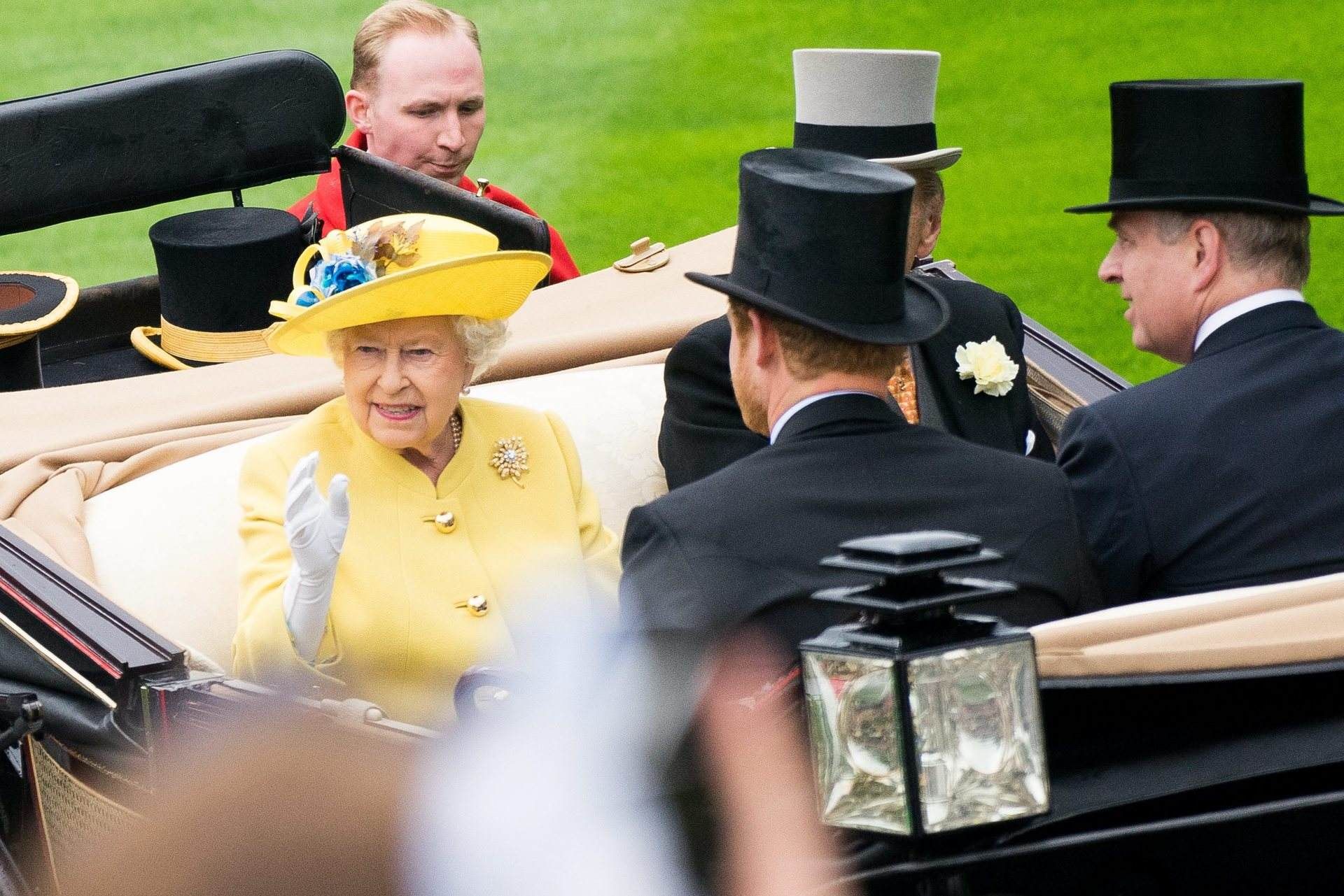 Queen-Elizabeth-Royal-Ascot.jpg