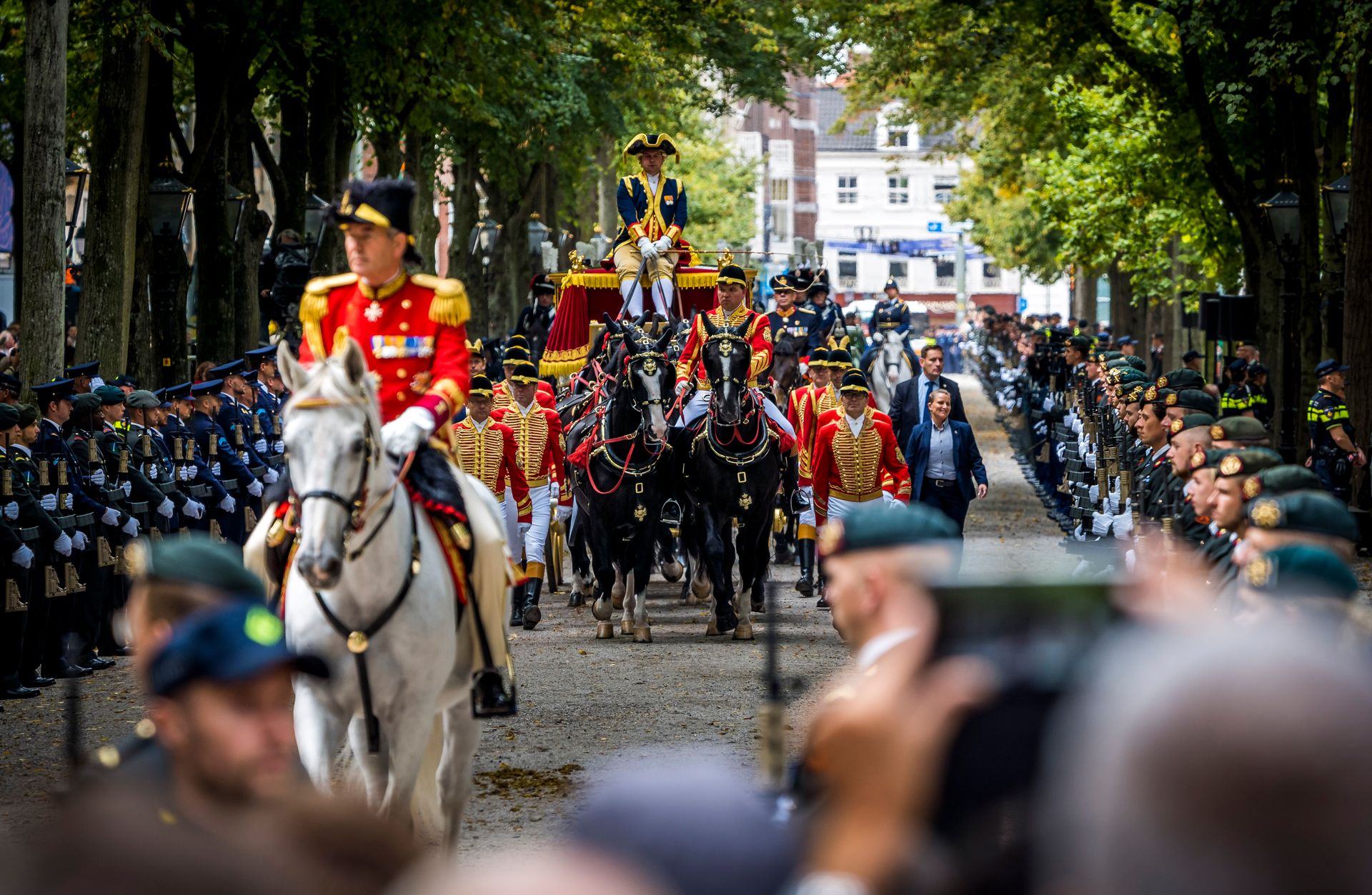 Prinsjesdag: Glazen koets trekt door Haagse binnenstad