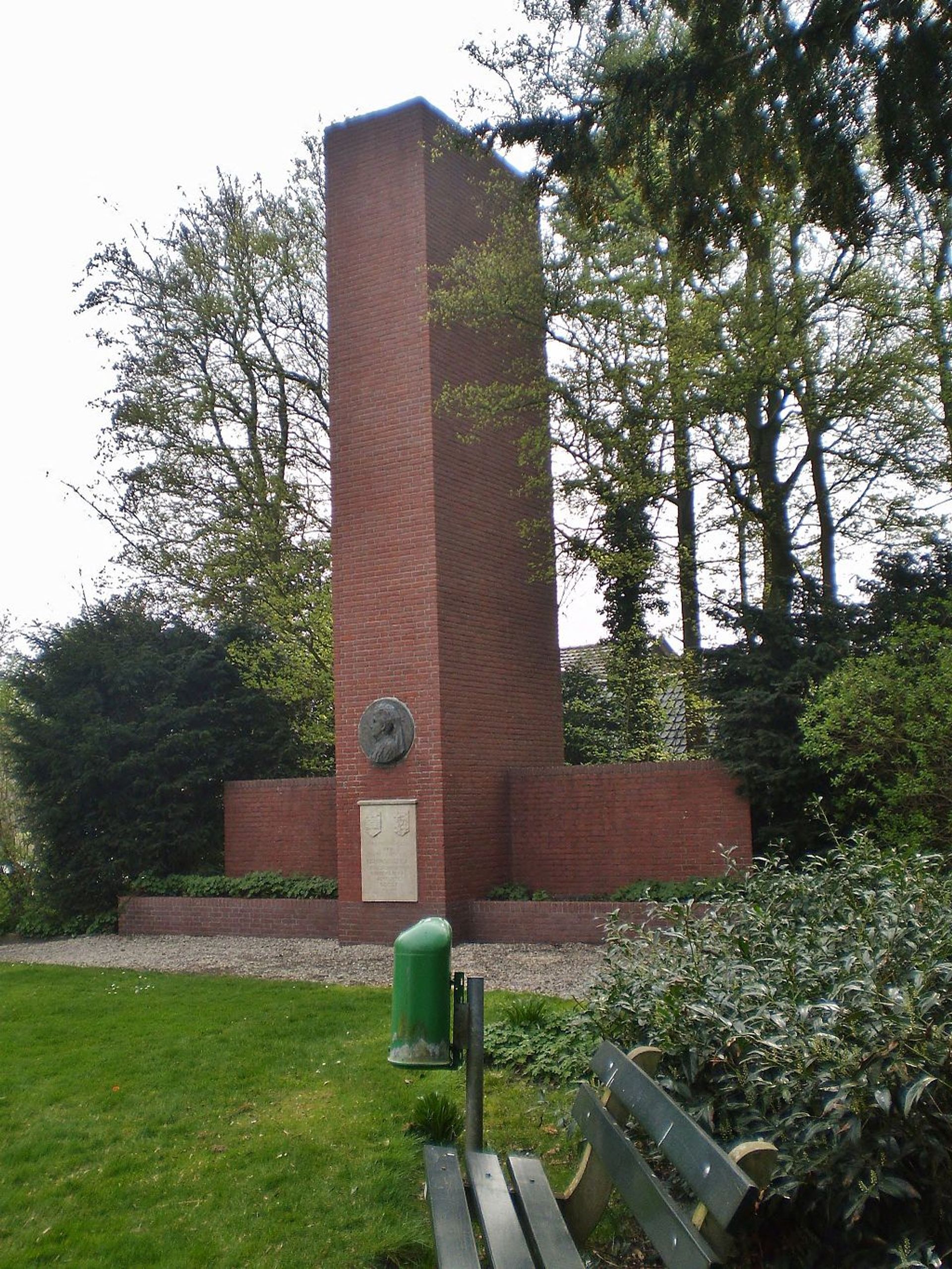Het monument van koningin-moeder Emma in Soest.