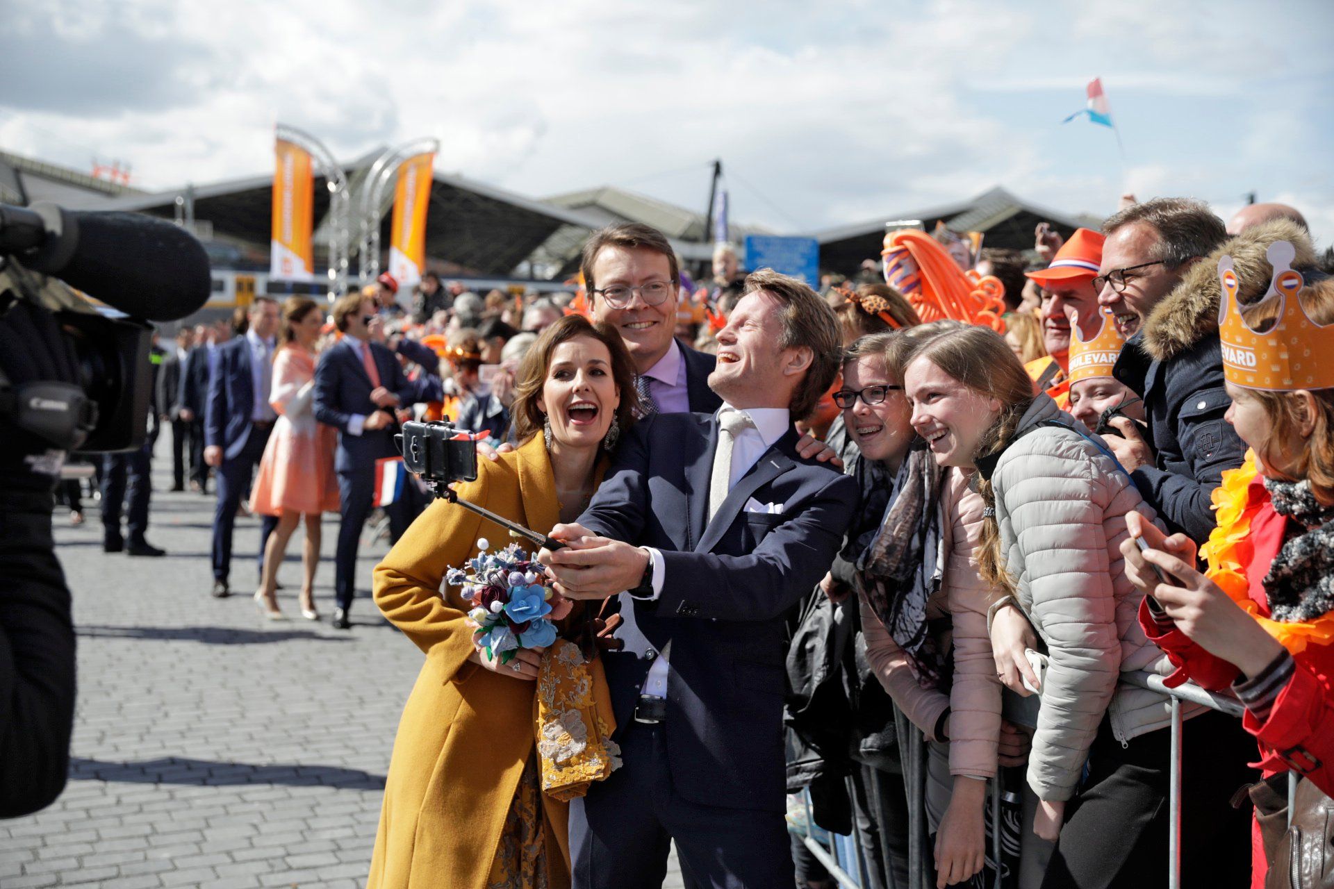 Anita met Pieter-Christiaan en prins Constantijn met koningsdag in Tilburg.