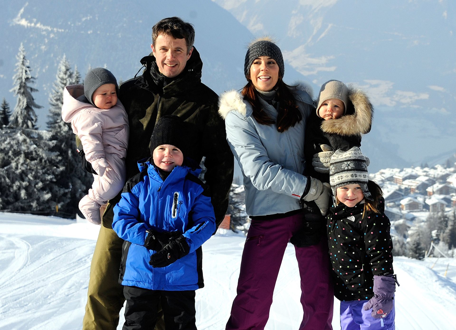 Het gezin van Frederik en Mary in 2012 op skivakantie in Zwitserland.