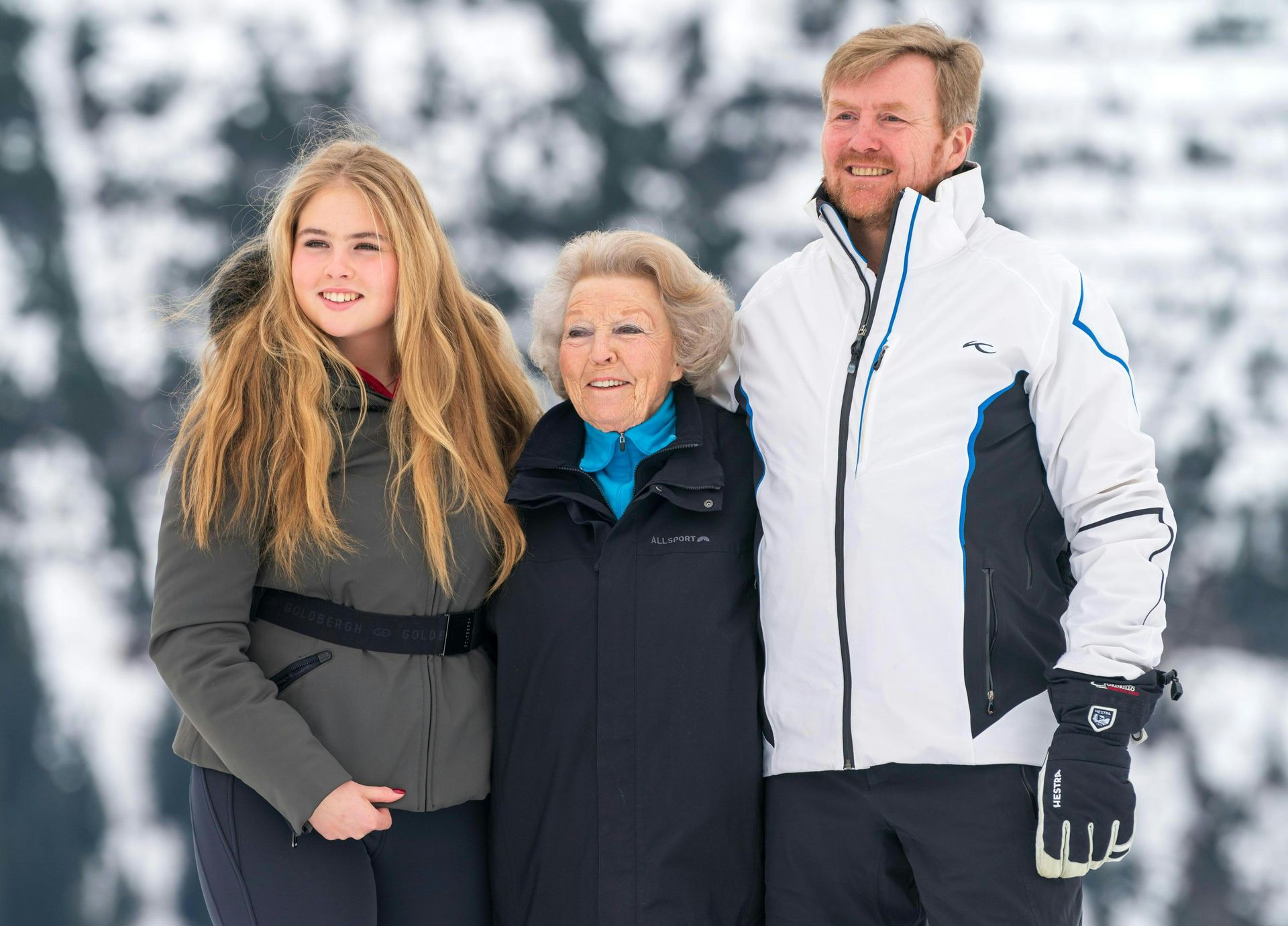 Drie generaties troonopvolgers: Beatrix, Willem-Alexander en Amalia.