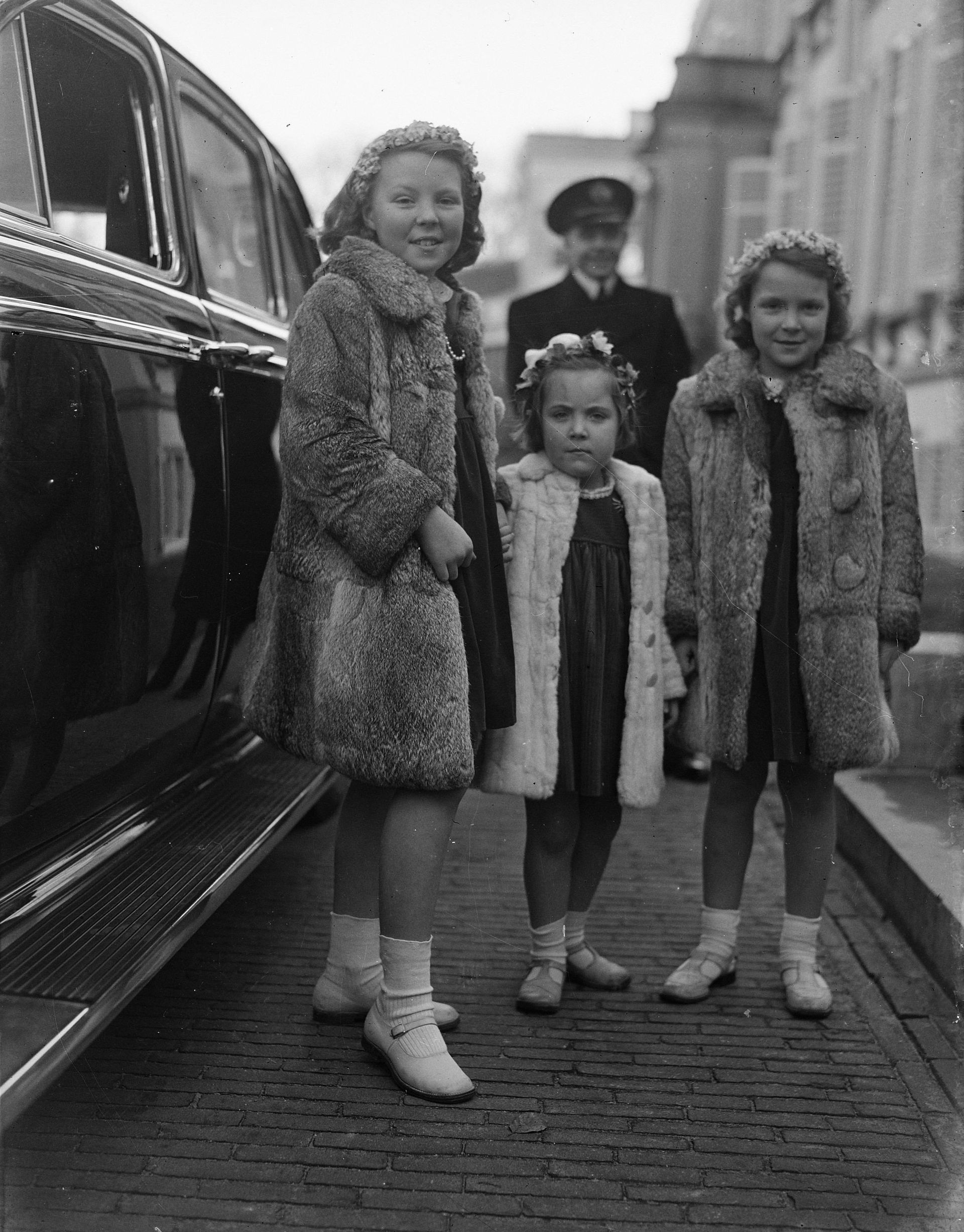 De prinsessen Beatrix, Margriet en Irene op 31 januari 1948. Op deze dag viert prinses Beatrix haar