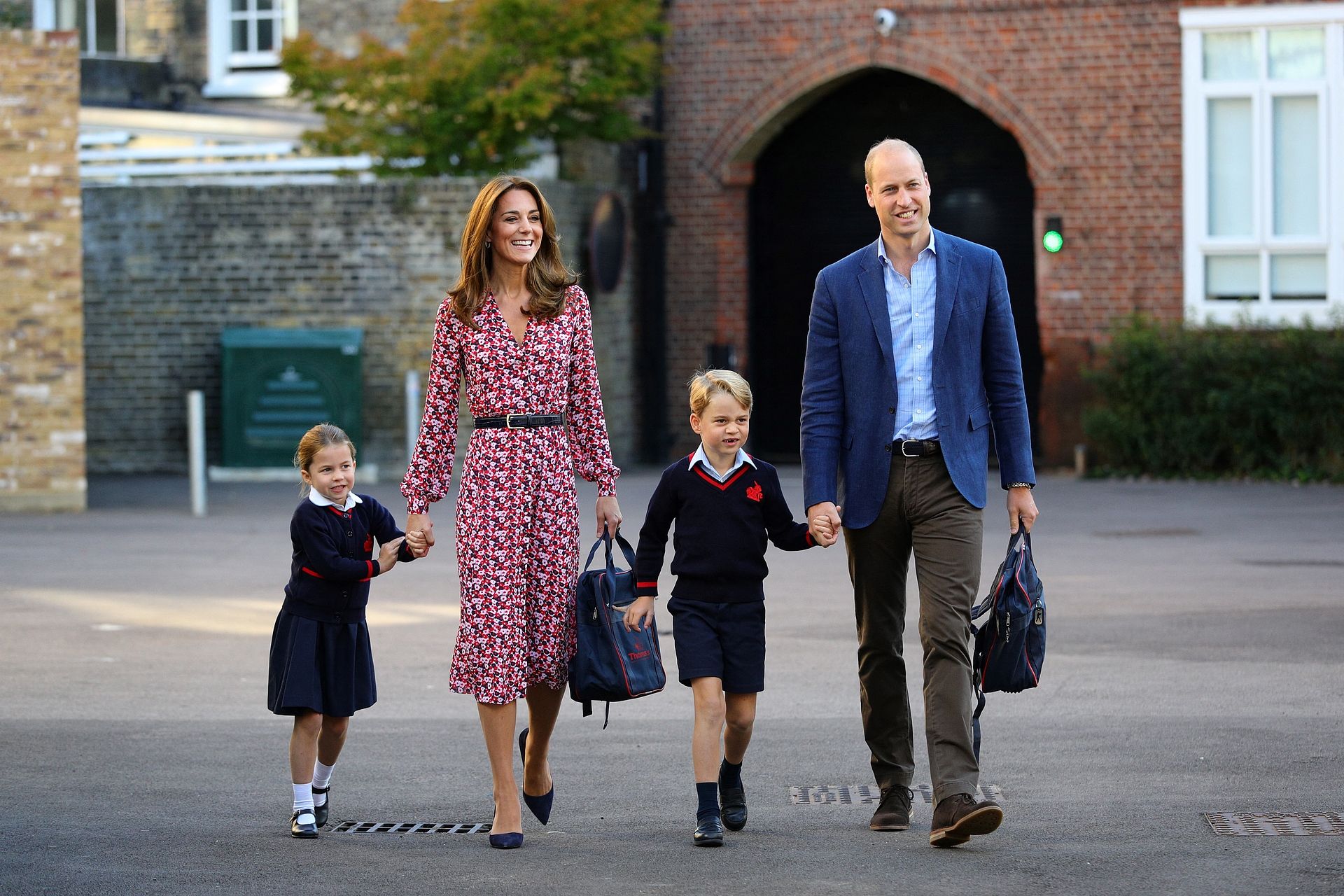 Een stralende familiefoto op de eerste schooldag van prinses Charlotte, september 2019. V.l.n.r zien