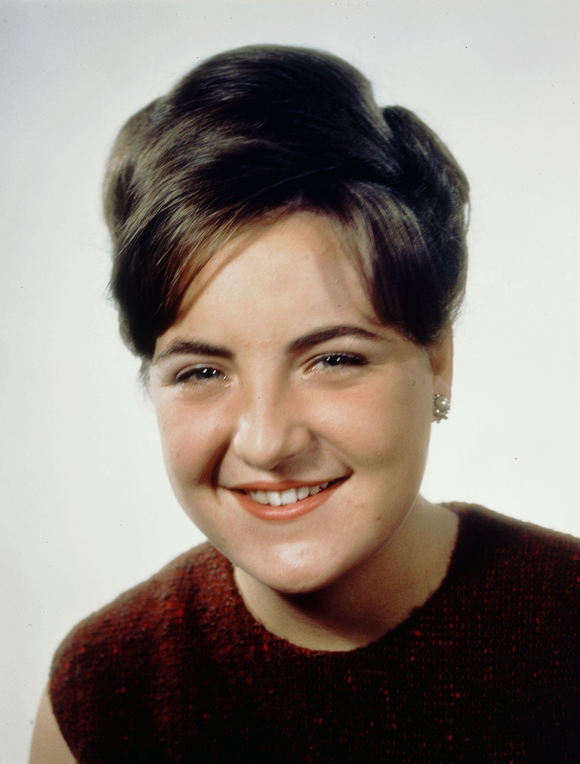 1964: een vrolijke kleurenfoto van prinses Margriet. Hier is zij 21 jaar oud.