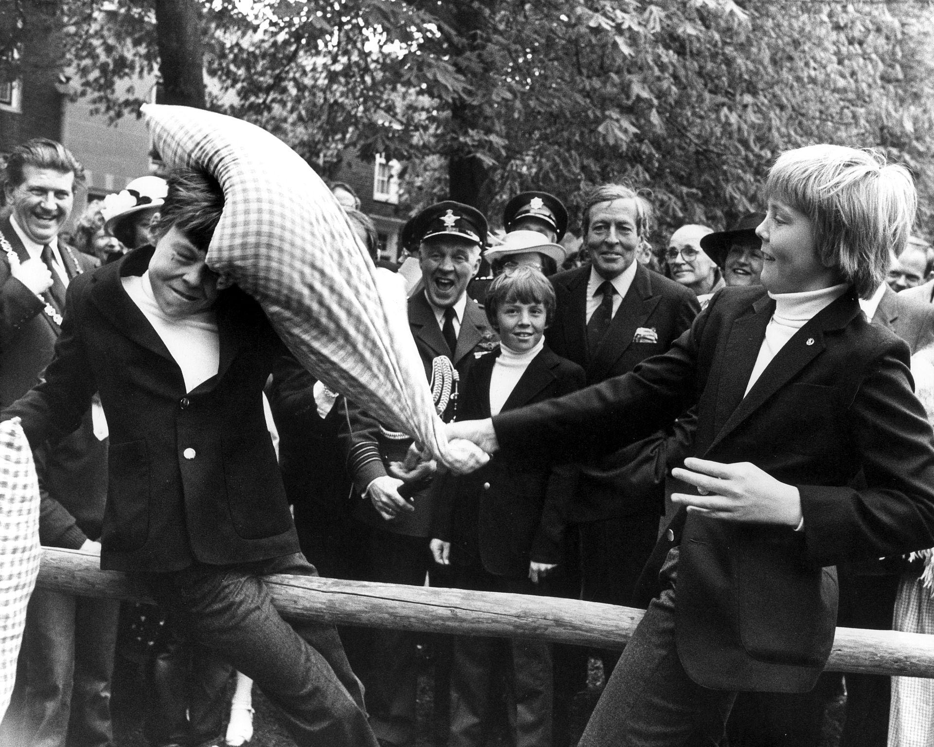 Competitie tussen de broers Constantijn en Willem-Alexander. Op Koninginnedag 1981 zijn de prinsen