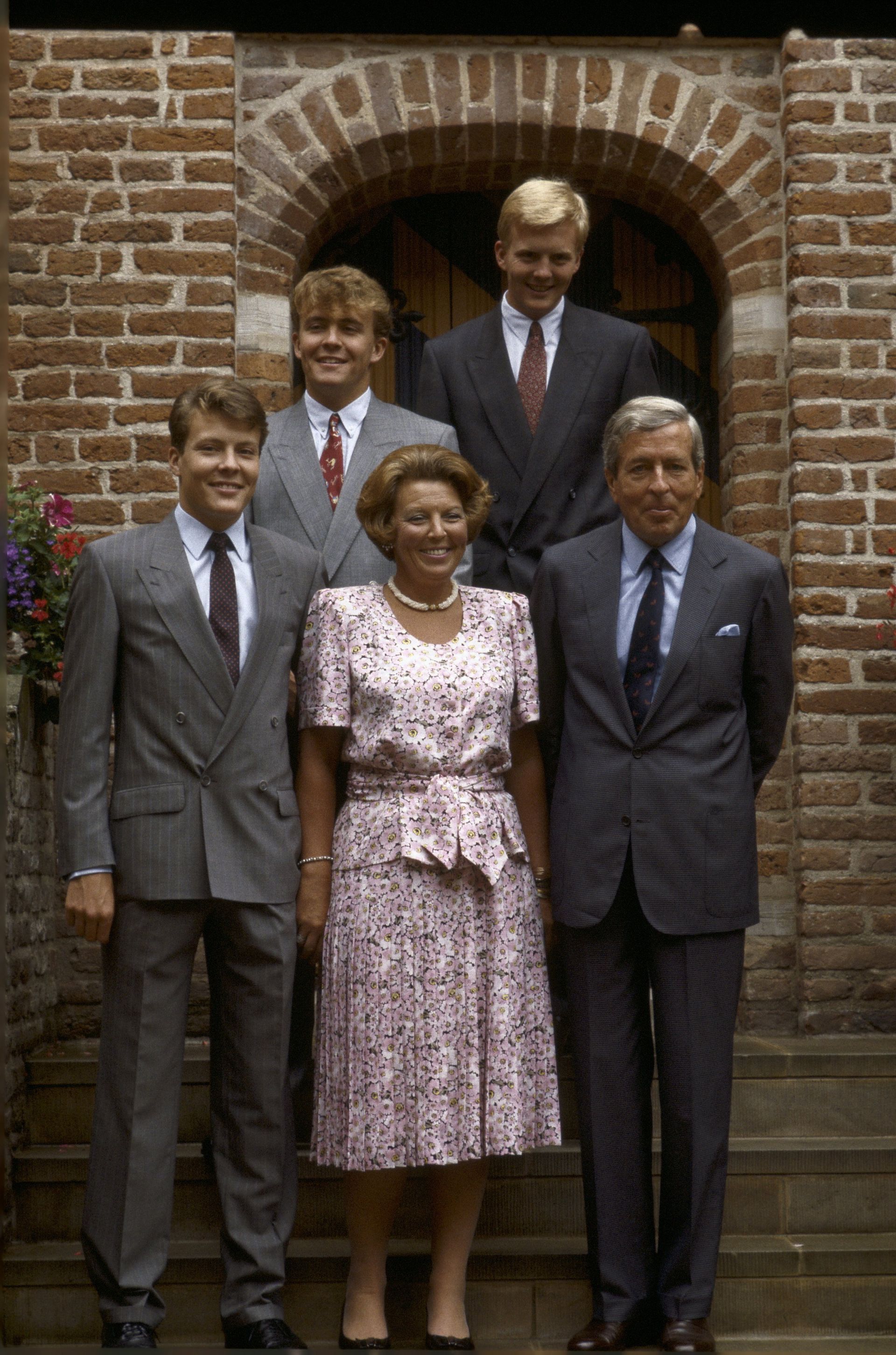 Apeldoorn 1989: het koninklijk gezin poseert voor de jaarlijkse fotosessie.