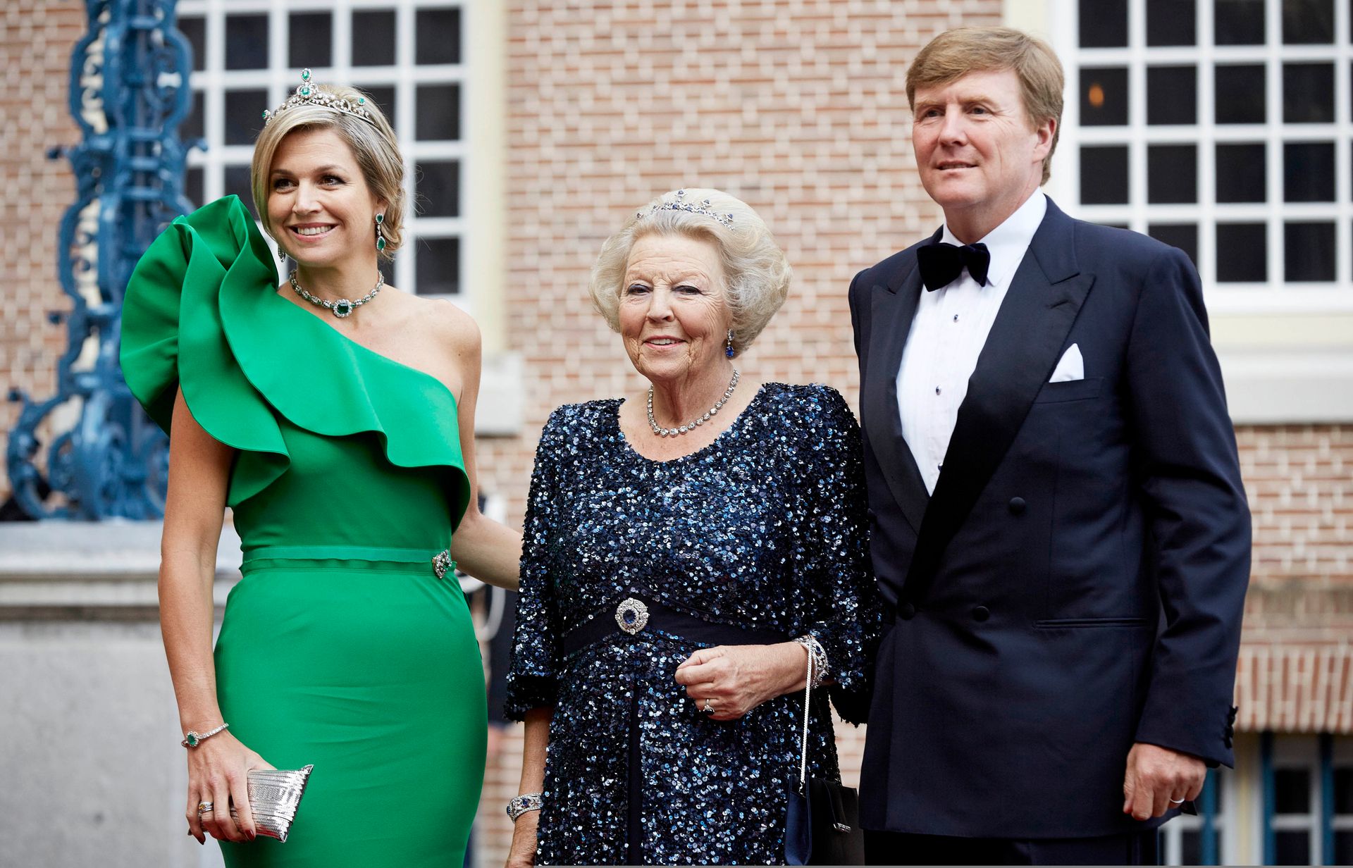 Willem-Alexander, Máxima en Beatrix bij Paleis het Loo voor een diner met Prins Albert van Monaco.