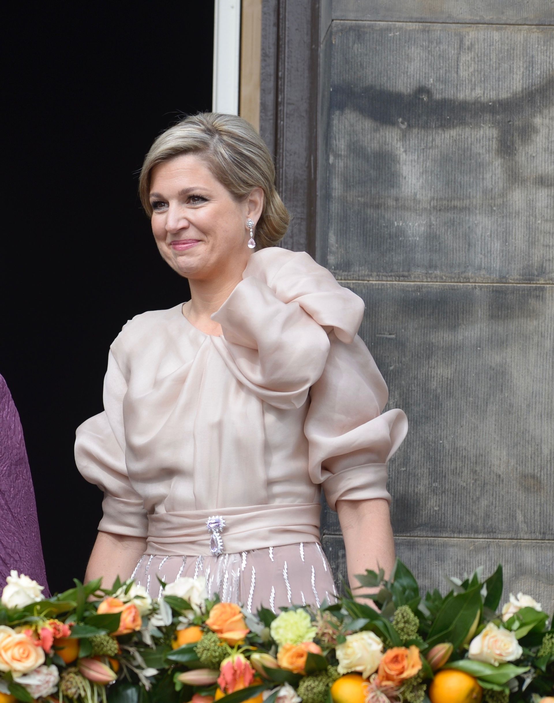 Koningin Máxima draagt de broche na de abdicatie van prinses Beatrix - 2013