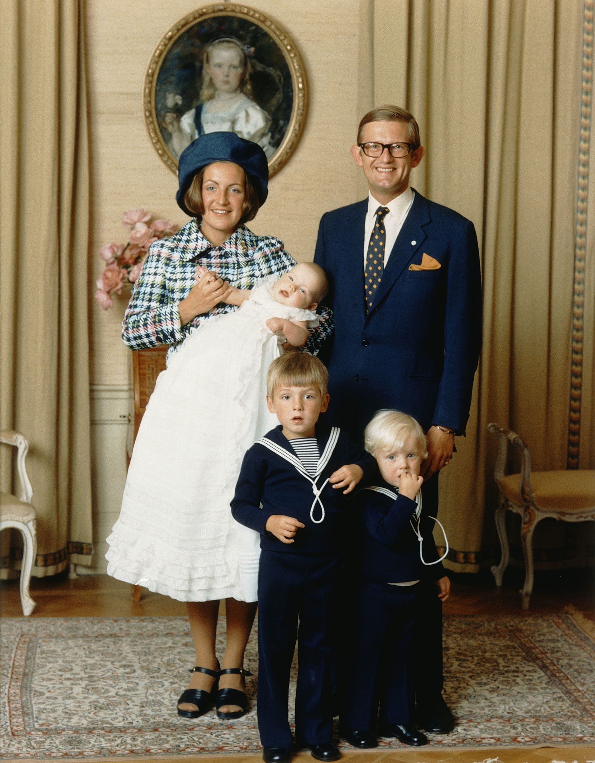 3 september 1972: Een officiële gezinsfoto ter ere van de doop van prins Pieter-Christiaan. (Foto: Max Koot - RVD)
