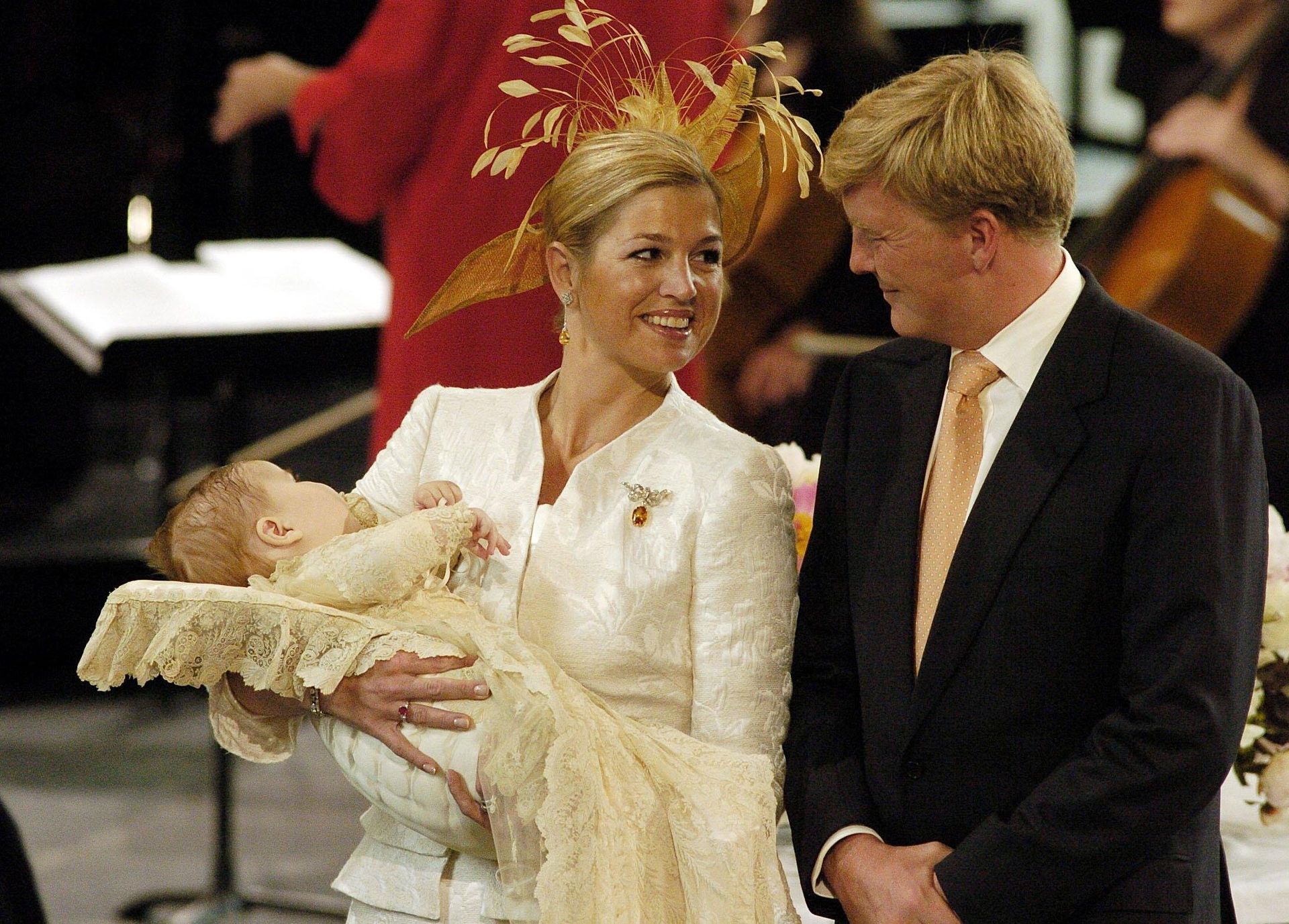 Prins Willem-Alexander en prinses Máxima met hun dochter prinses Amalia in de Grote of St.