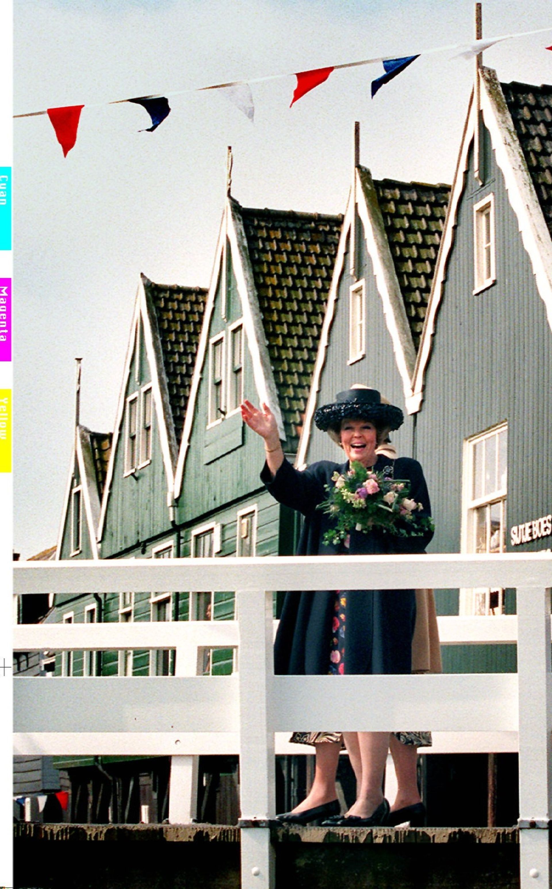 Koninginnedag 1997 op Marken en in Velsen, provincie Noord-Holland.