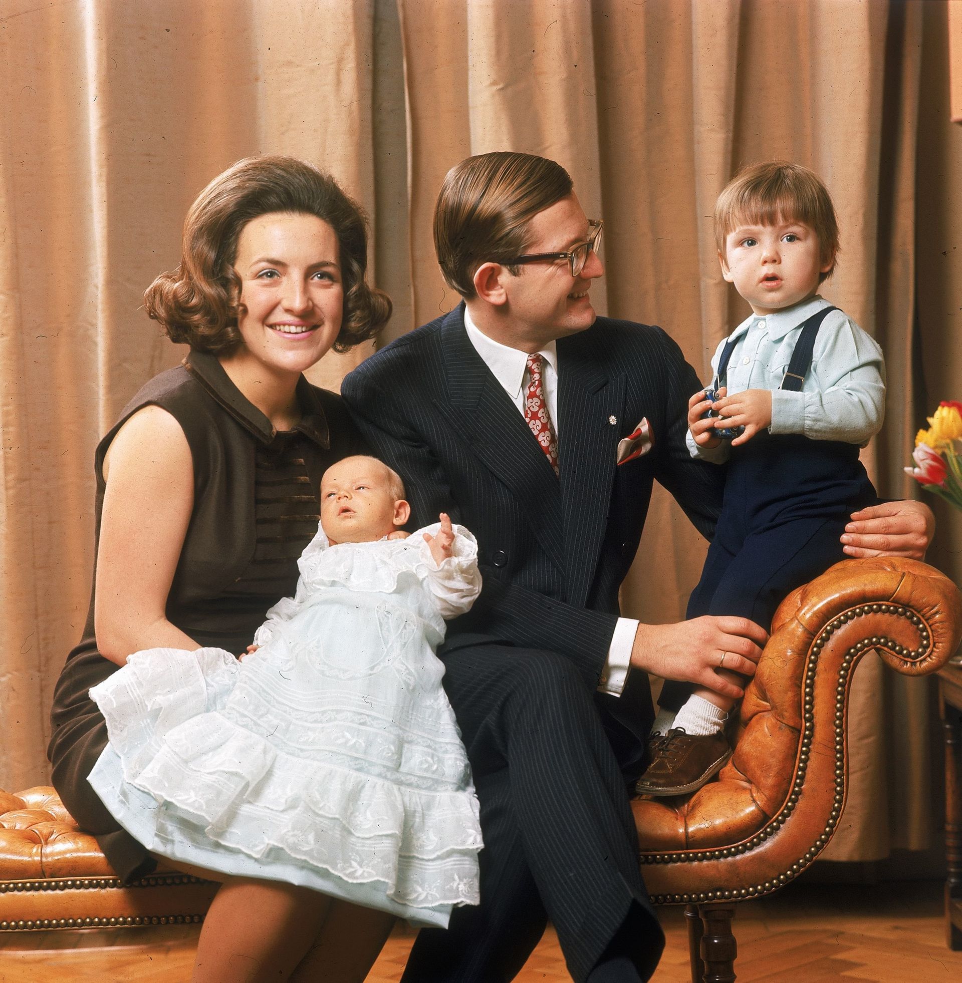 Enkele weken na de geboorte van prins Bernhard gaan prinses Margriet en Pieter van Vollenhoven op de