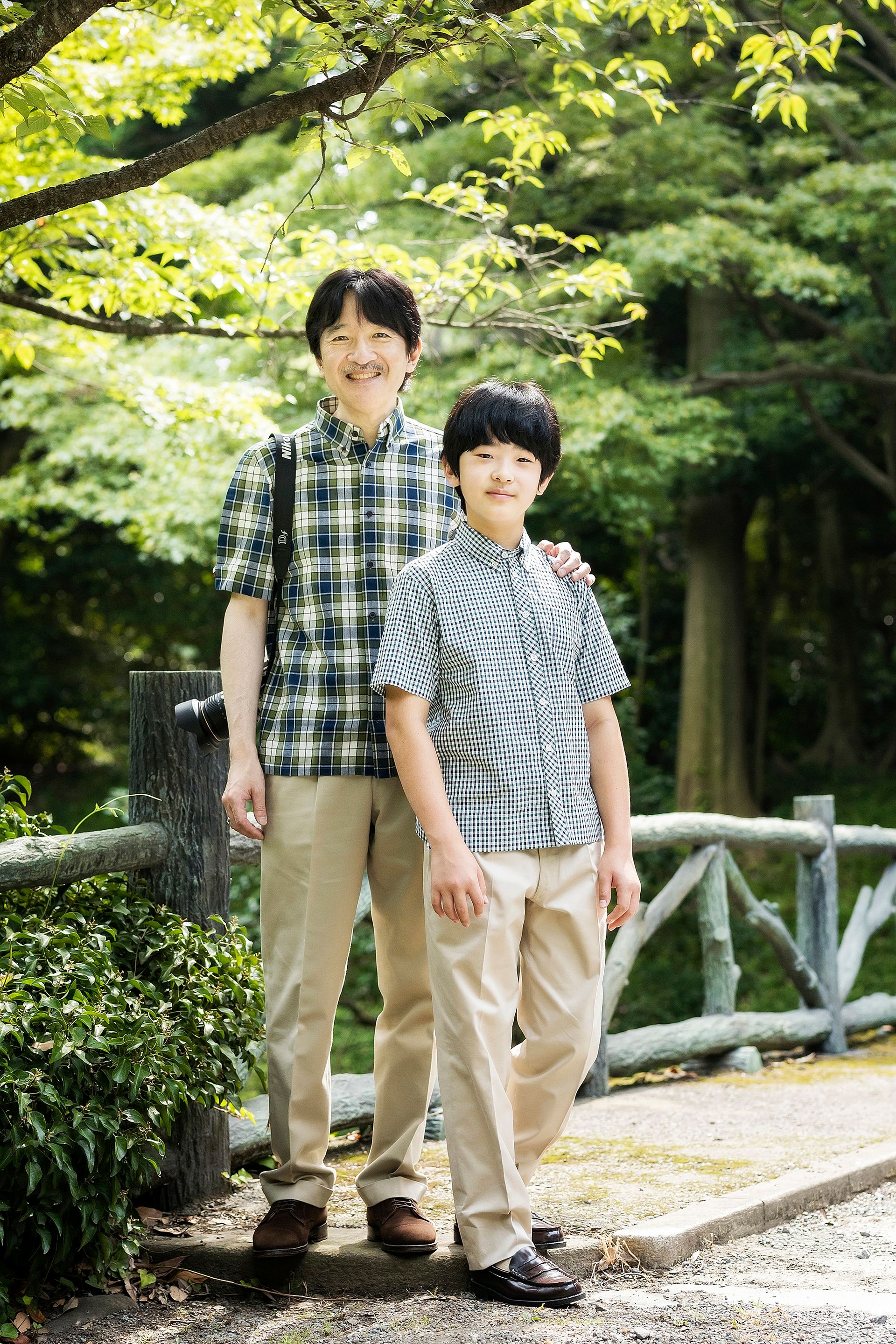 Prins Hisahito met zijn vader kroonprins Akishino.