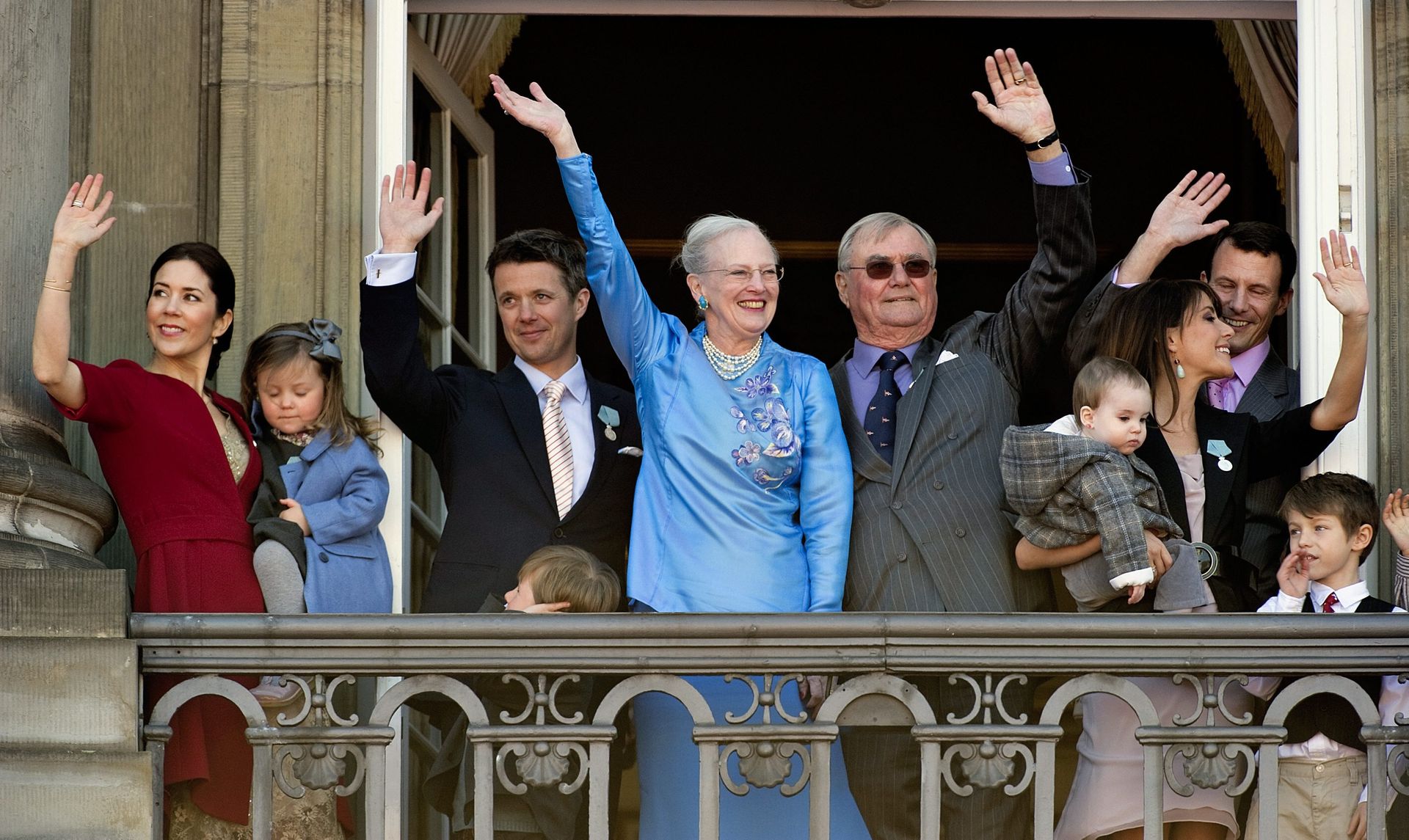 Het Deense koninklijk gezin tijdens de viering van Margrethe's zeventigste verjaardag in 2010.