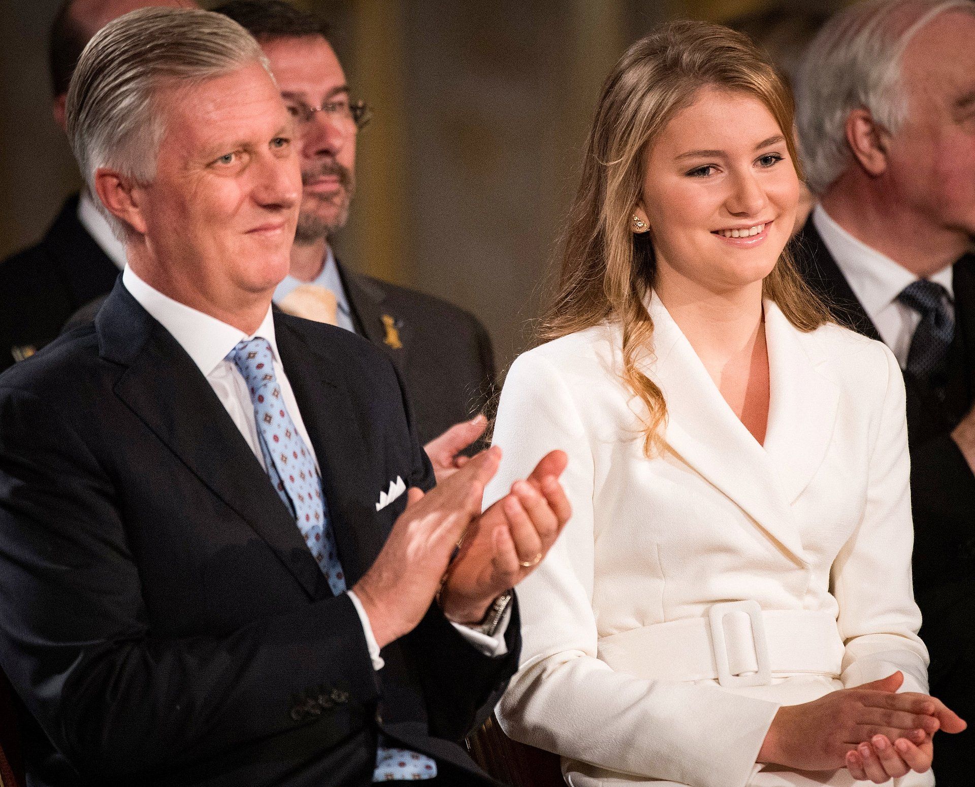 2019: Prinses Elisabeth met haar vader koning Filip tijdens de viering van haar 18e verjaardag in