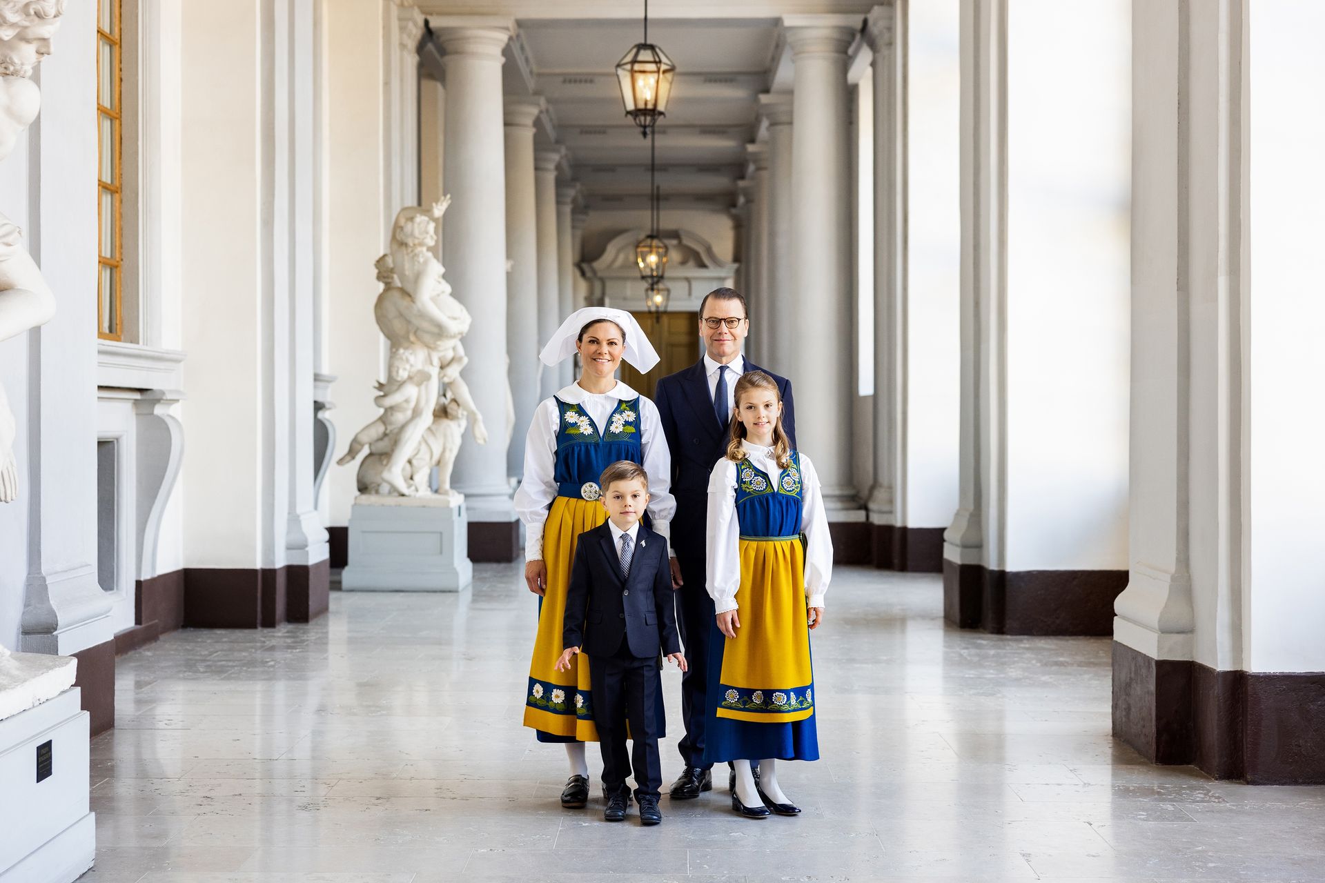 Kroonprinselijk_gezin_nationale_feestdag_Zweden_1