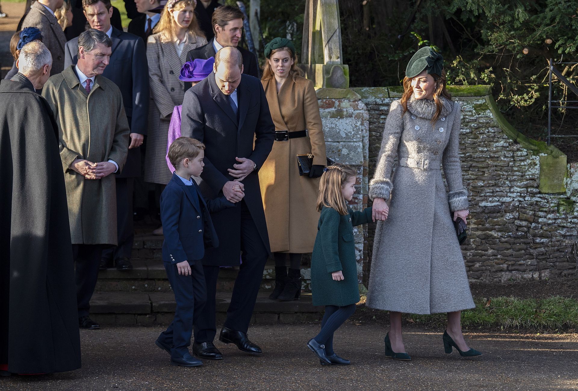 Prins George en prinses Charlotte waren vorig jaar voor het eerst aanwezig bij de traditionele mis.
